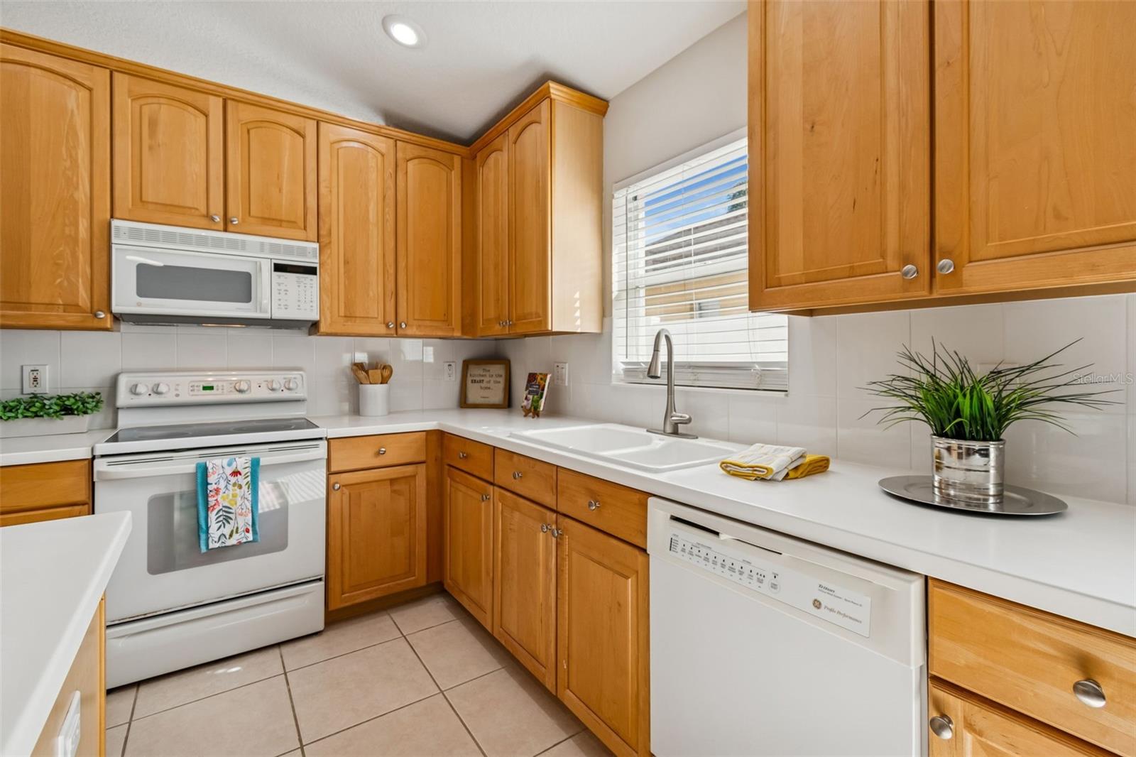 BAY ARBOR - Residential Lease