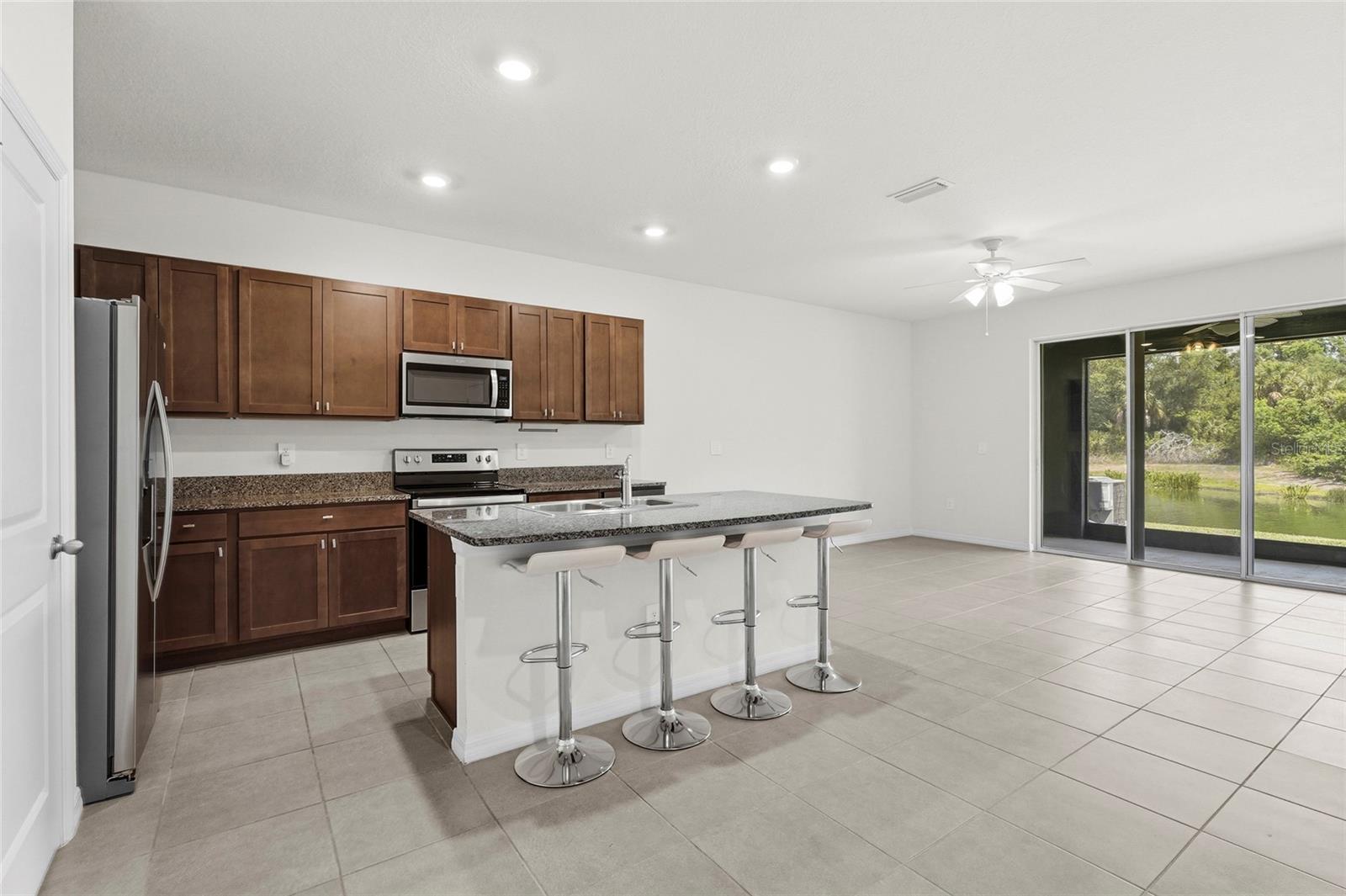 PROMENADE EAST - Residential