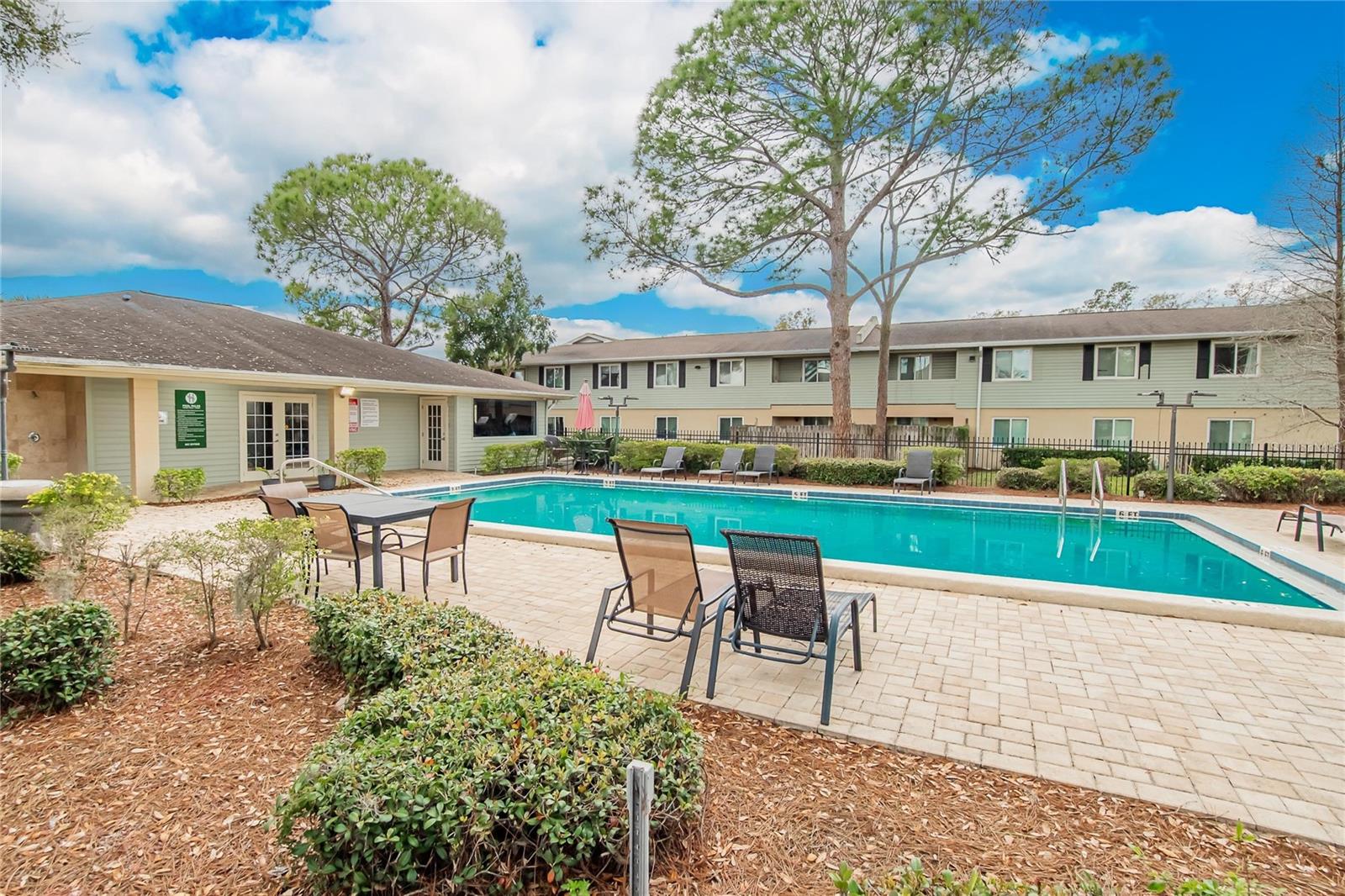 THE HAMPTONS AT BRANDON A CONDO - Residential