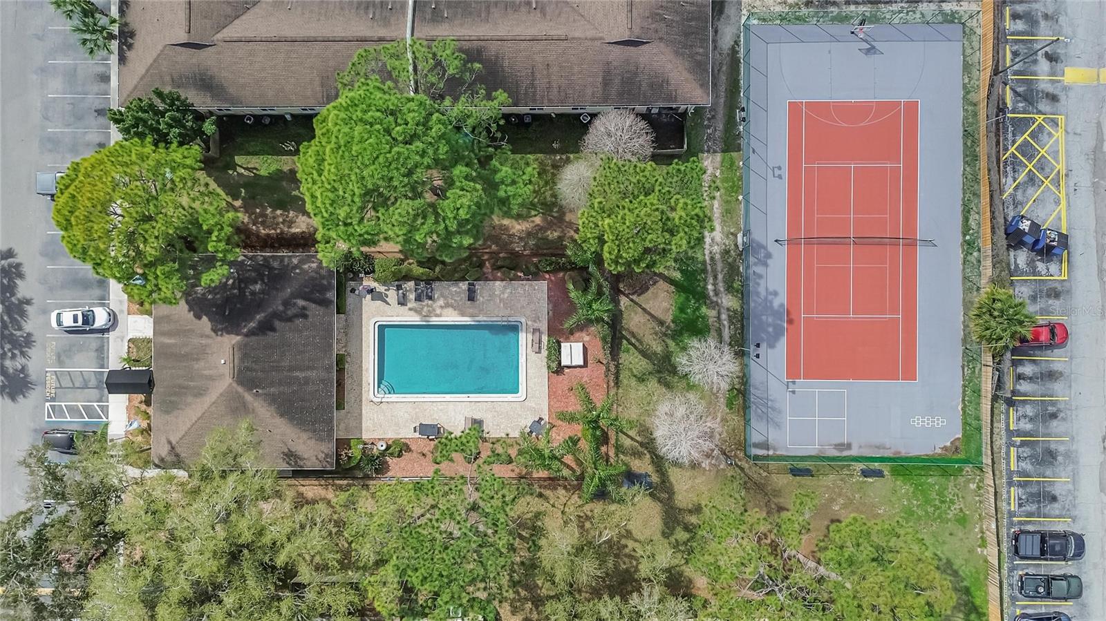 THE HAMPTONS AT BRANDON A CONDO - Residential
