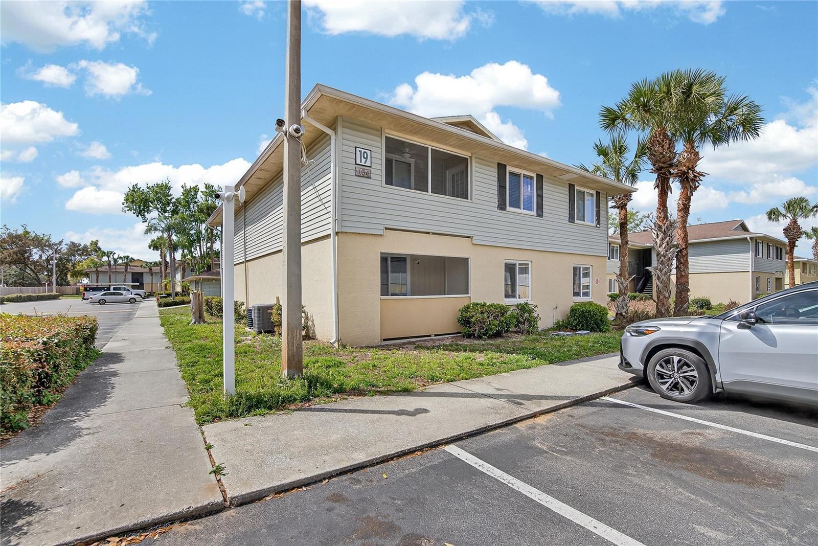 THE HAMPTONS AT BRANDON A CONDO - Residential