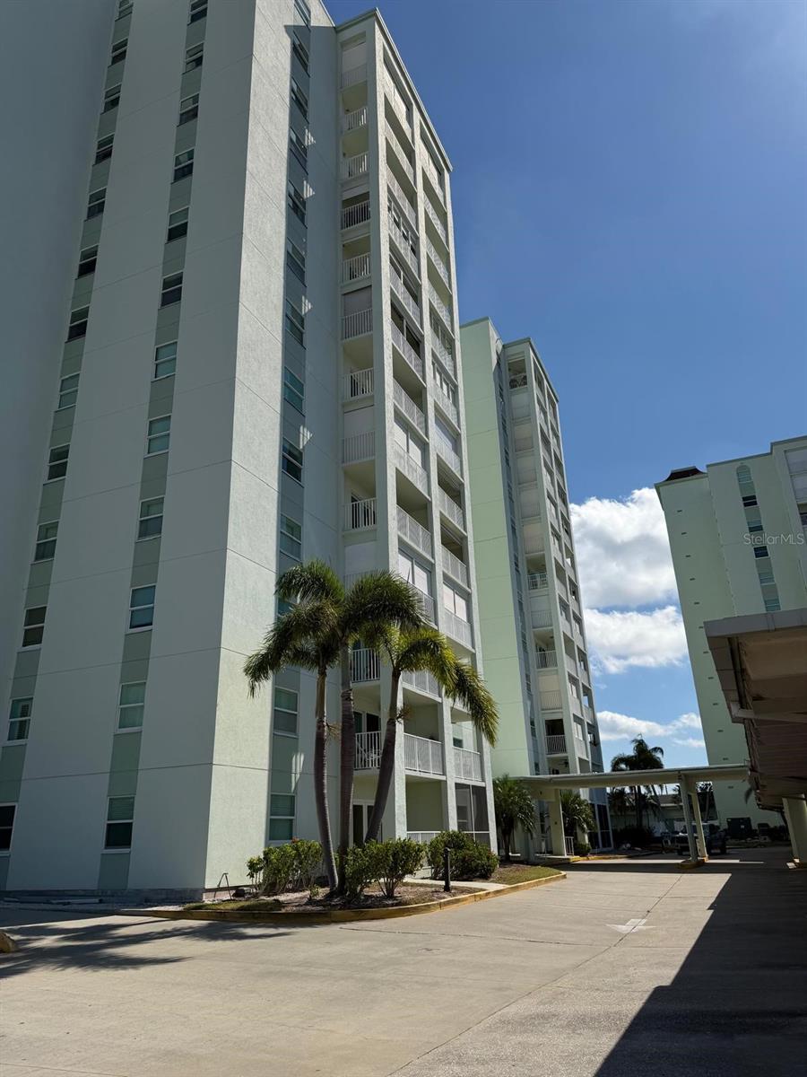 THREE PALMS POINTE CONDO - Residential