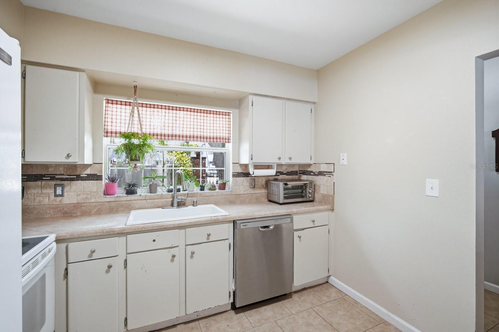UNIVERSITY SQUARE UNIT 2 - Residential
