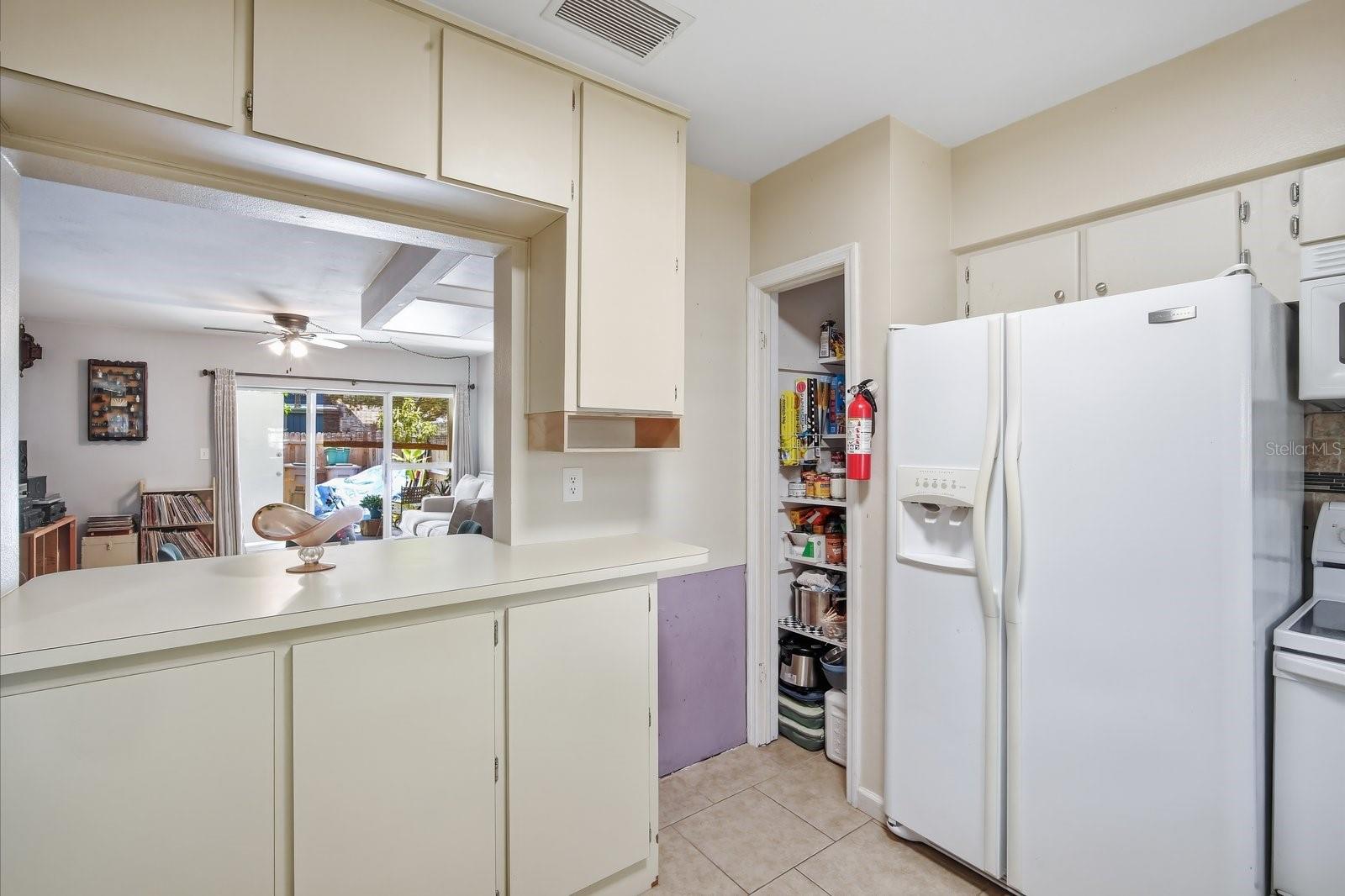 UNIVERSITY SQUARE UNIT 2 - Residential