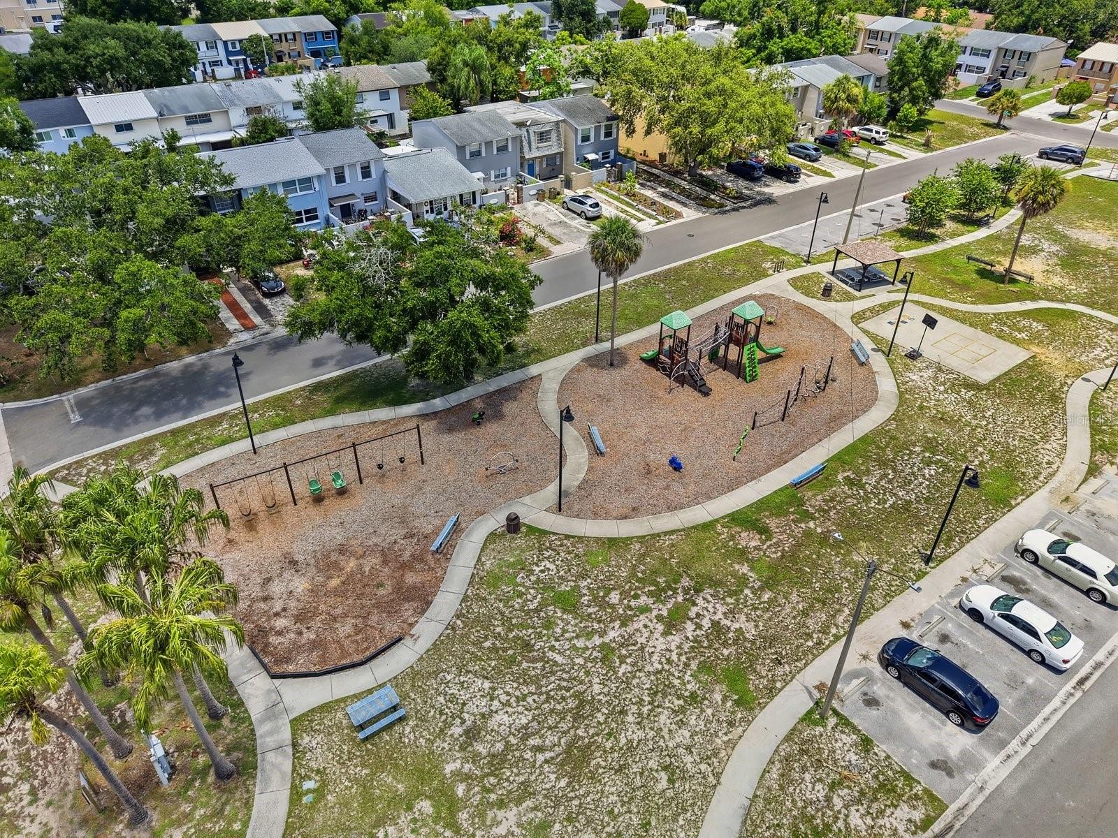 UNIVERSITY SQUARE UNIT 2 - Residential