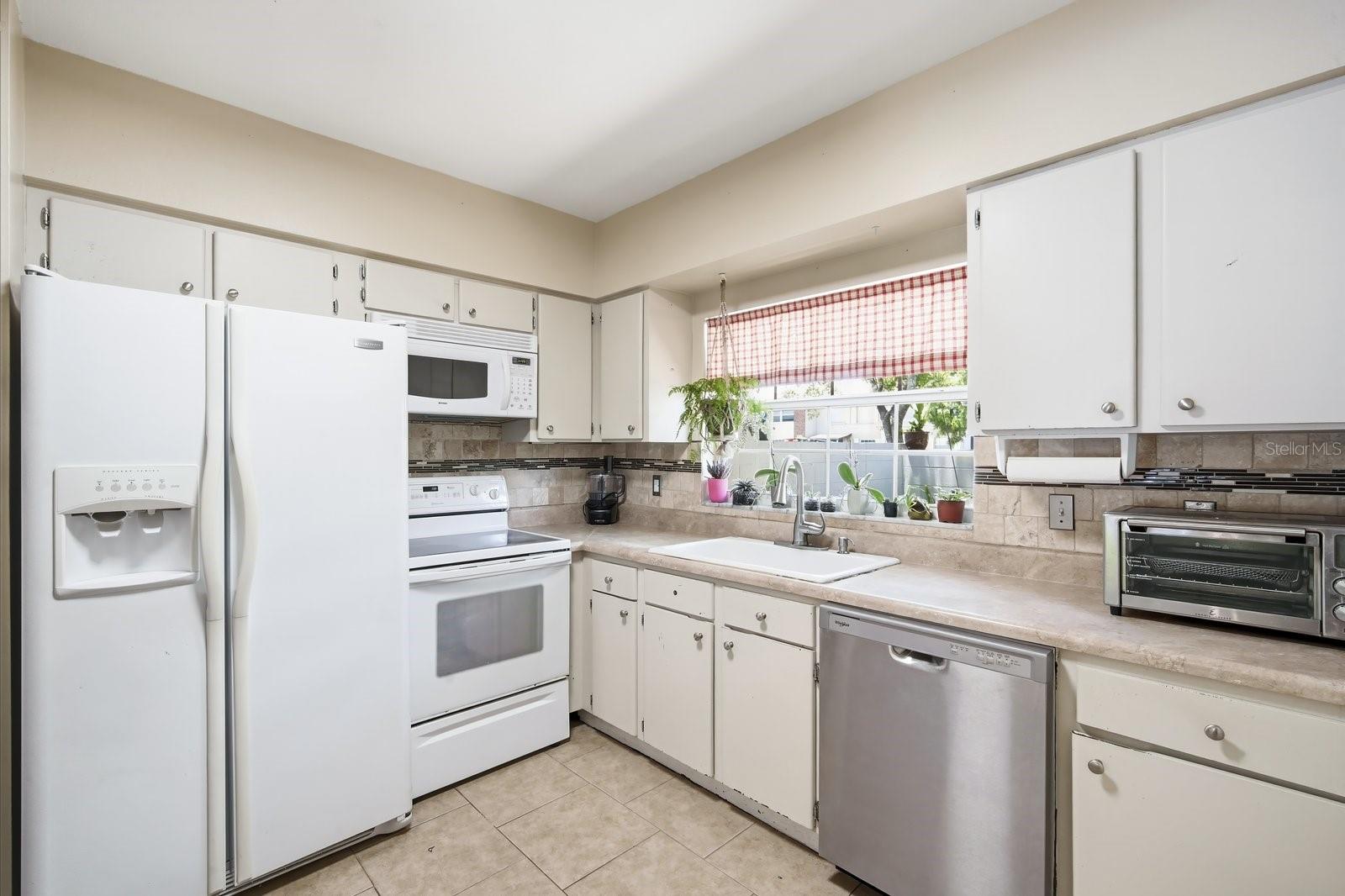 UNIVERSITY SQUARE UNIT 2 - Residential