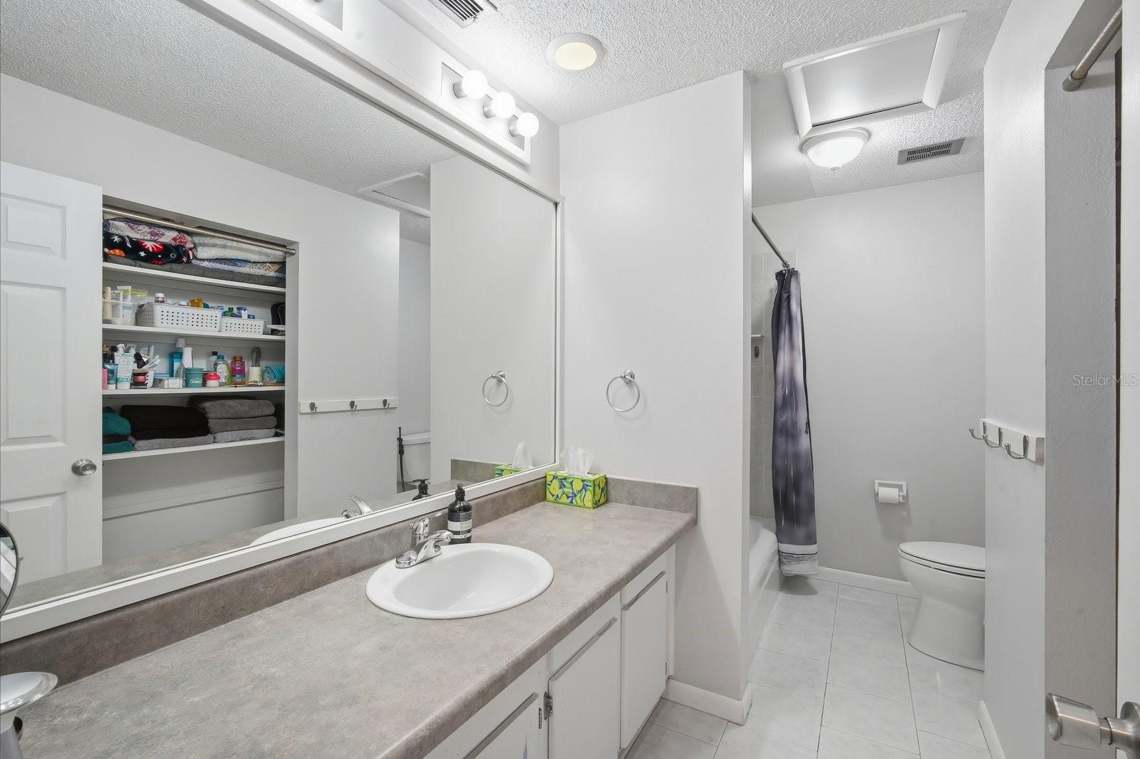 UNIVERSITY SQUARE UNIT 2 - Residential