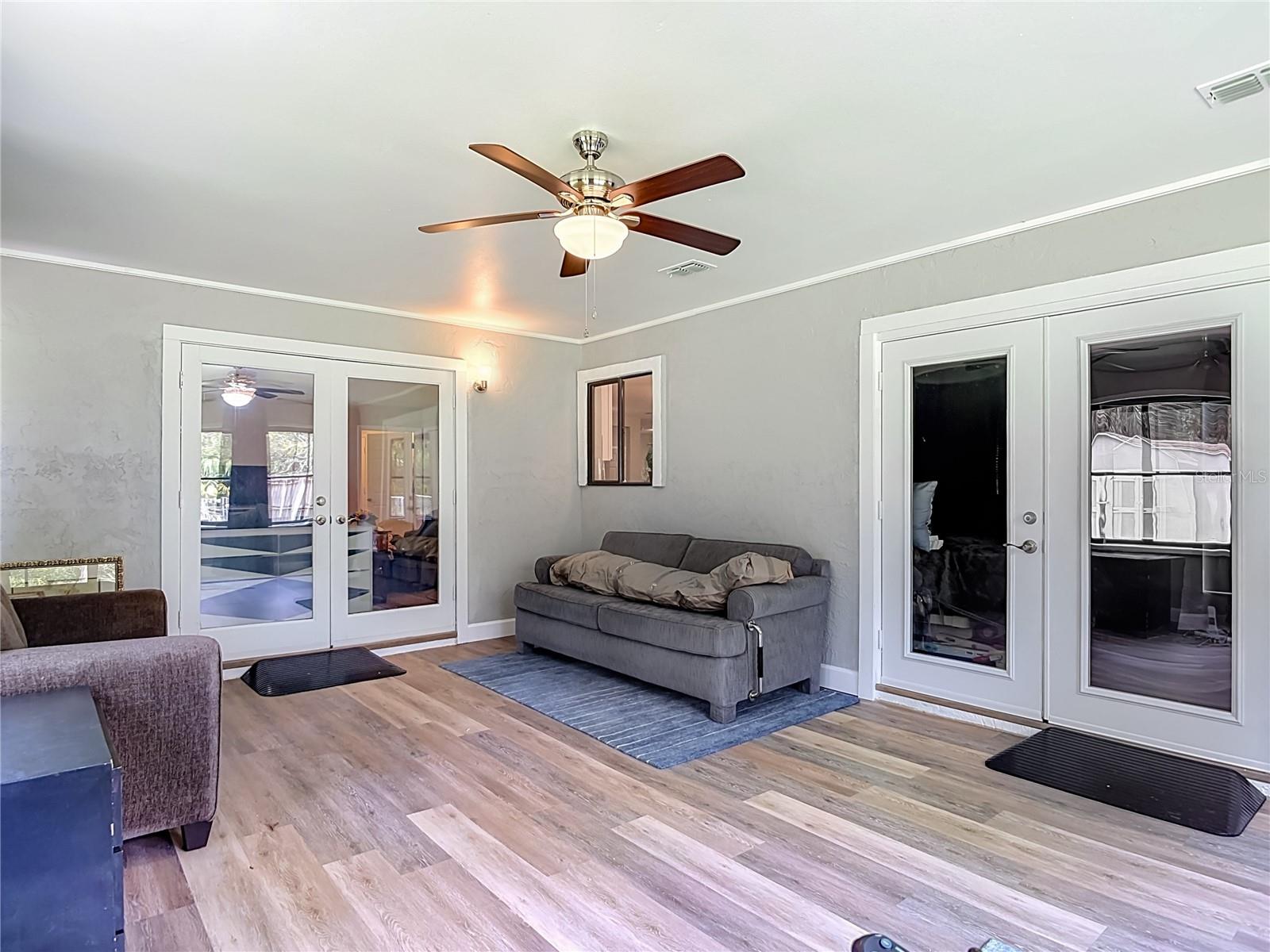 GLEN OAKS - Residential