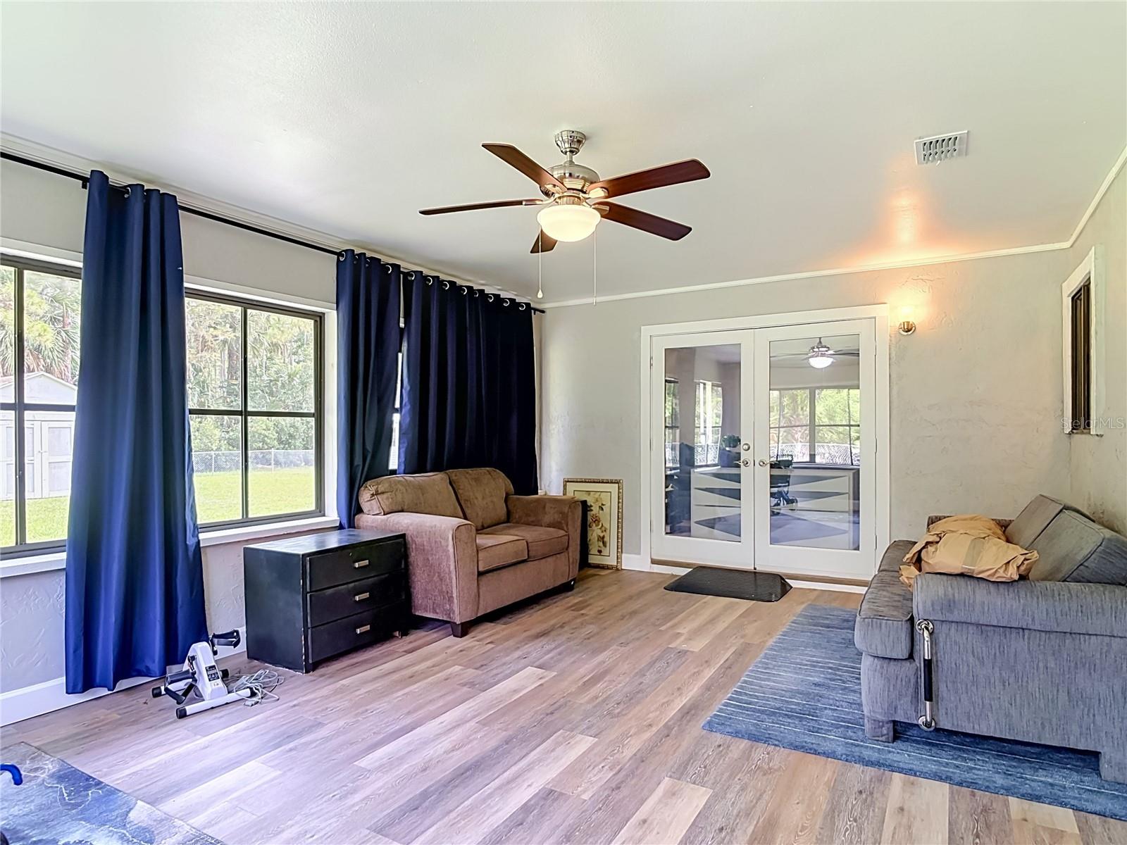 GLEN OAKS - Residential