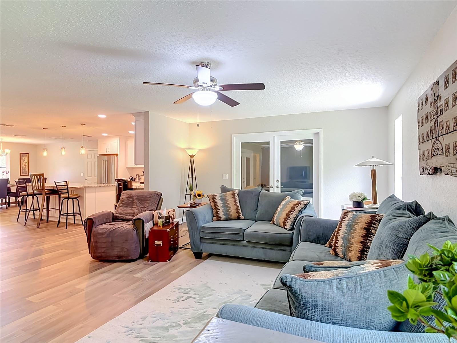GLEN OAKS - Residential