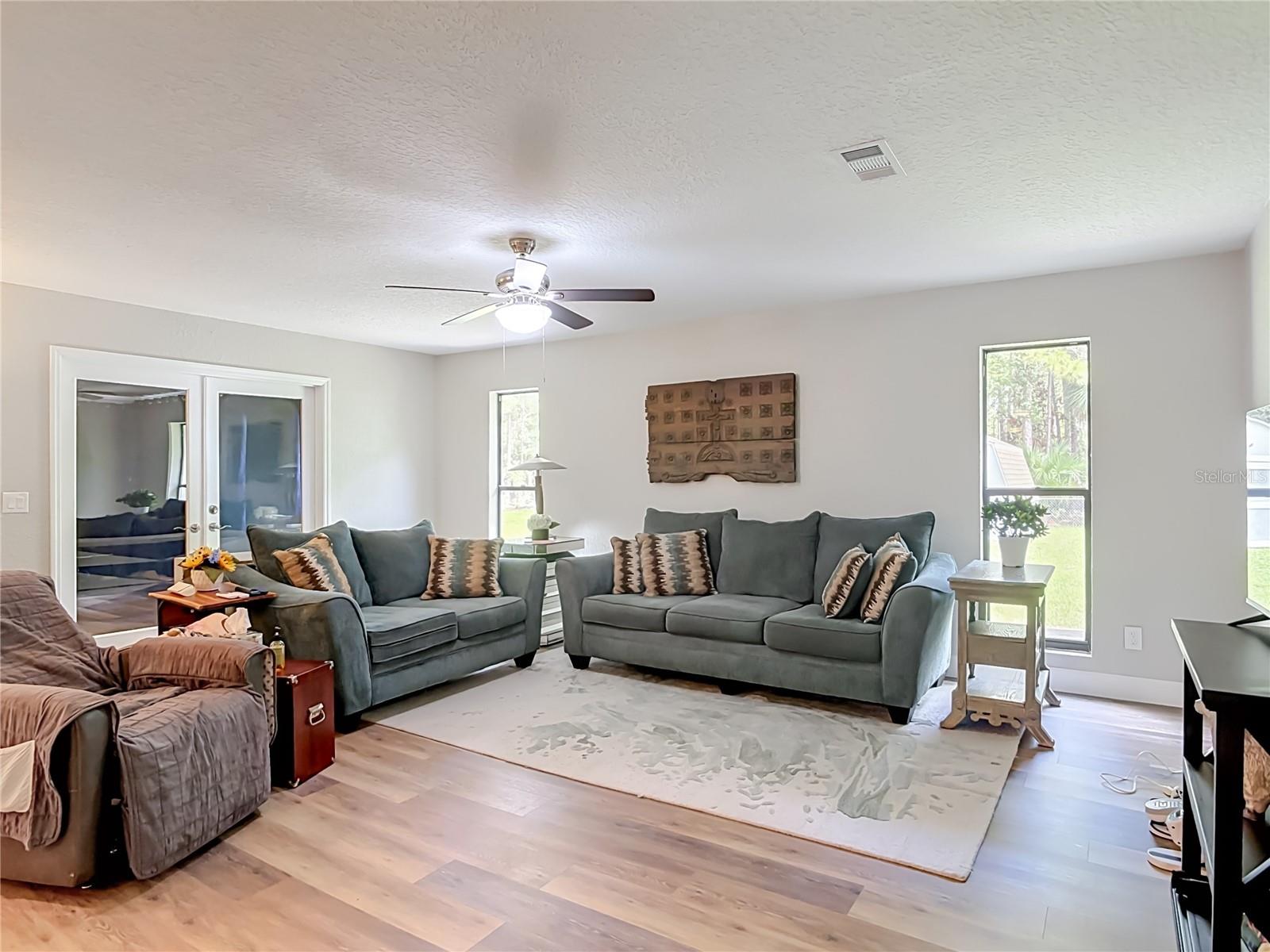 GLEN OAKS - Residential