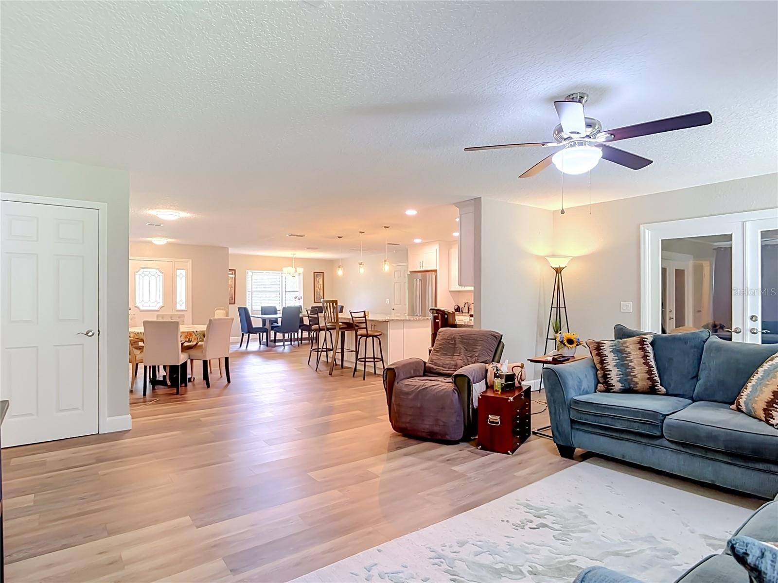 GLEN OAKS - Residential