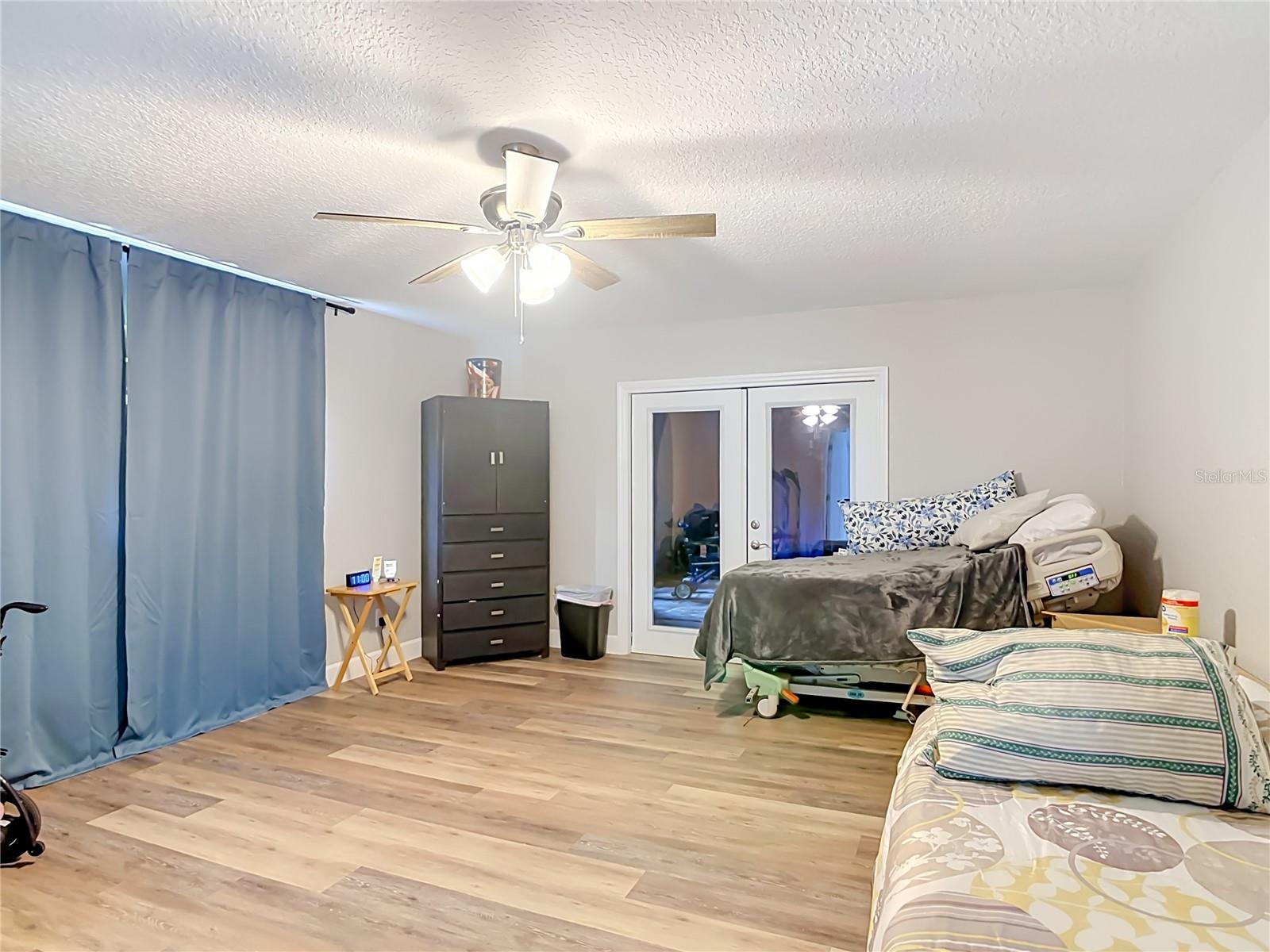 GLEN OAKS - Residential
