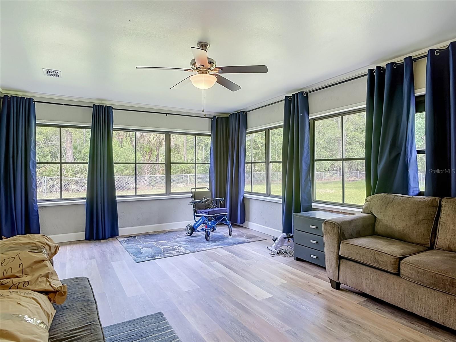 GLEN OAKS - Residential