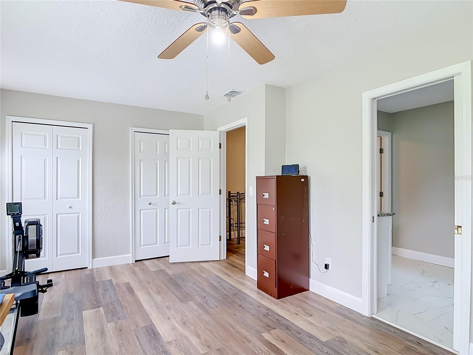 GLEN OAKS - Residential