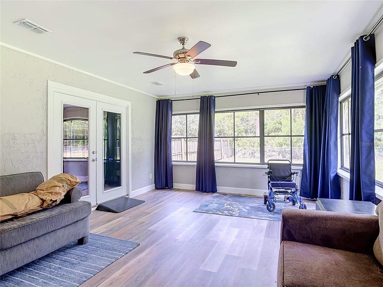 GLEN OAKS - Residential