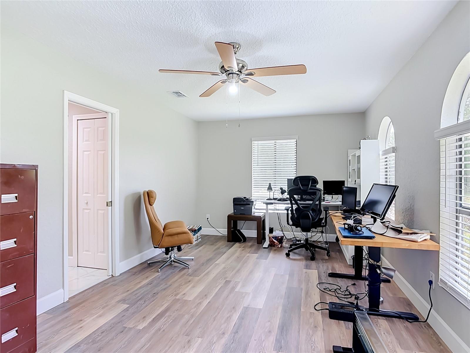 GLEN OAKS - Residential