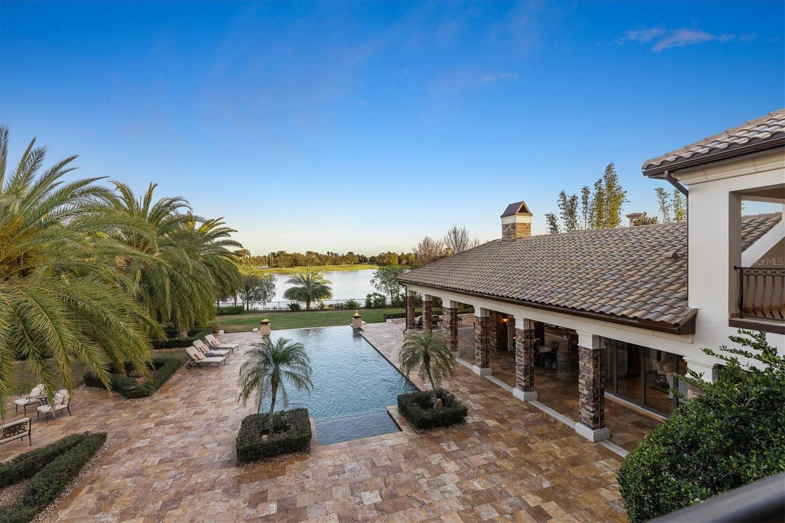 LAKE CLUB - Residential