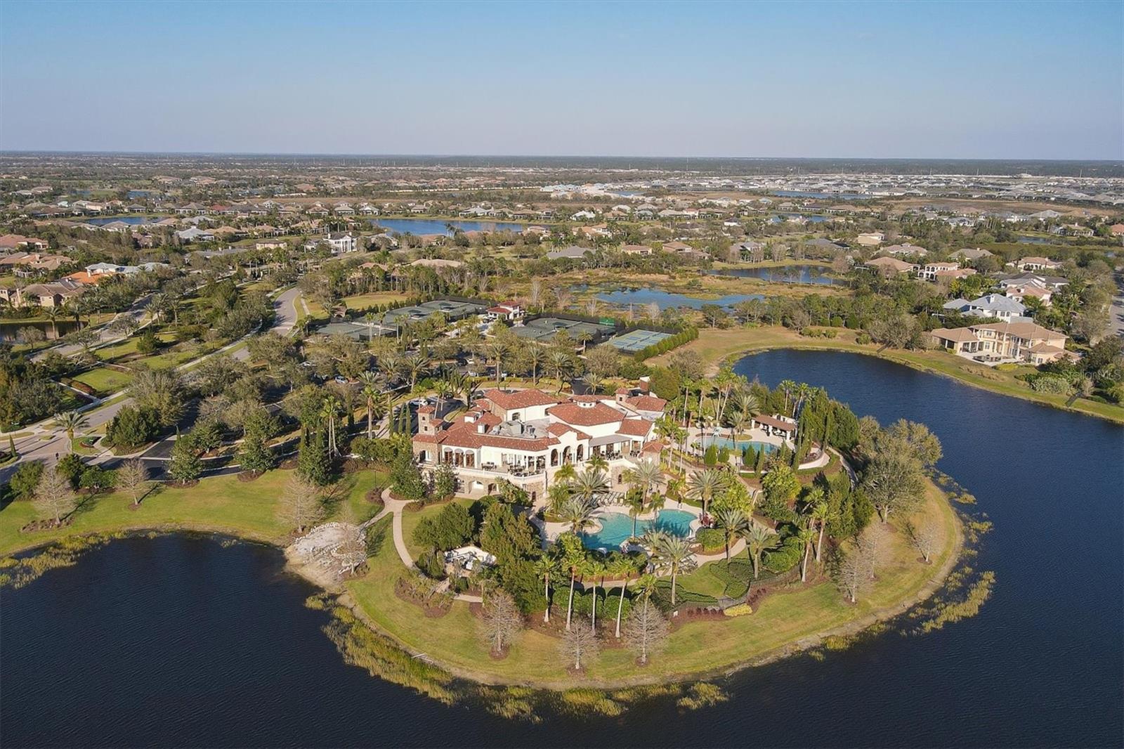 LAKE CLUB - Residential