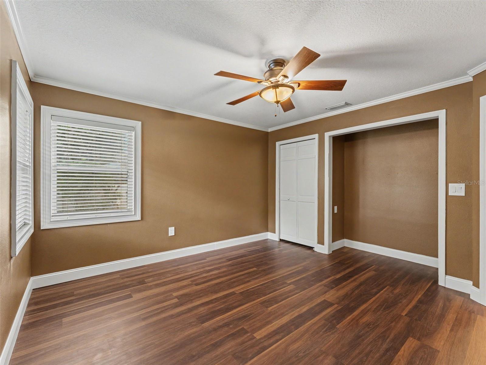 CRESCENT LAKE - Residential