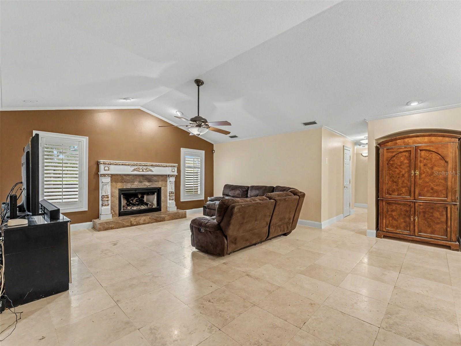 CRESCENT LAKE - Residential