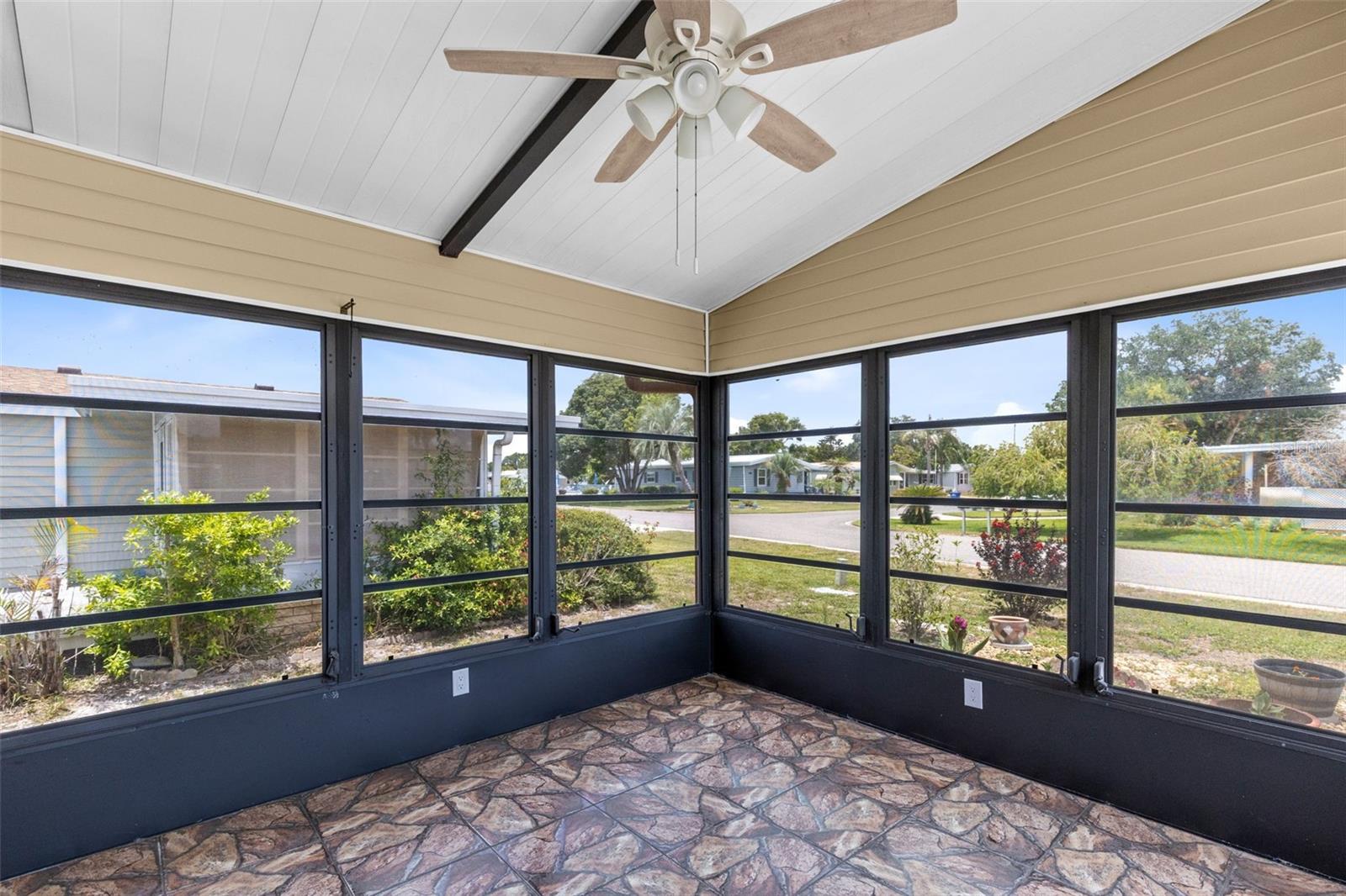 TAVARES FOX RUN MOBILE HOME - Residential