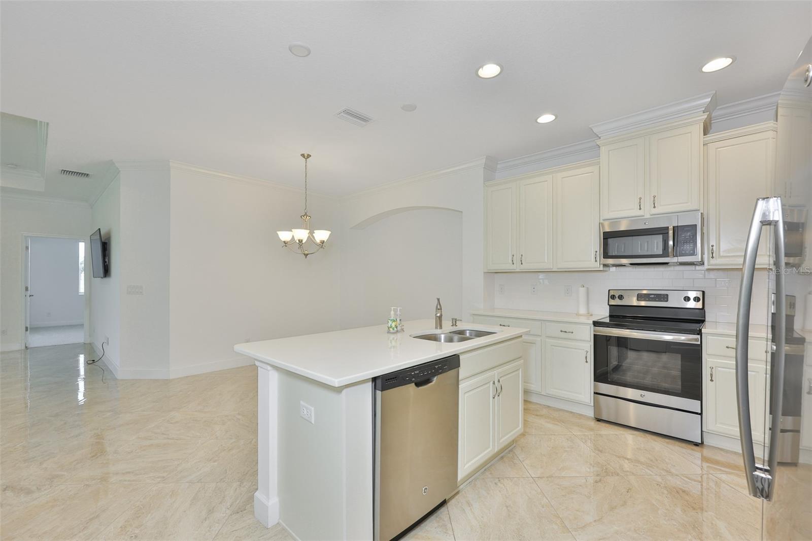 SUN CITY CENTER UNIT 274 & 2 - Residential
