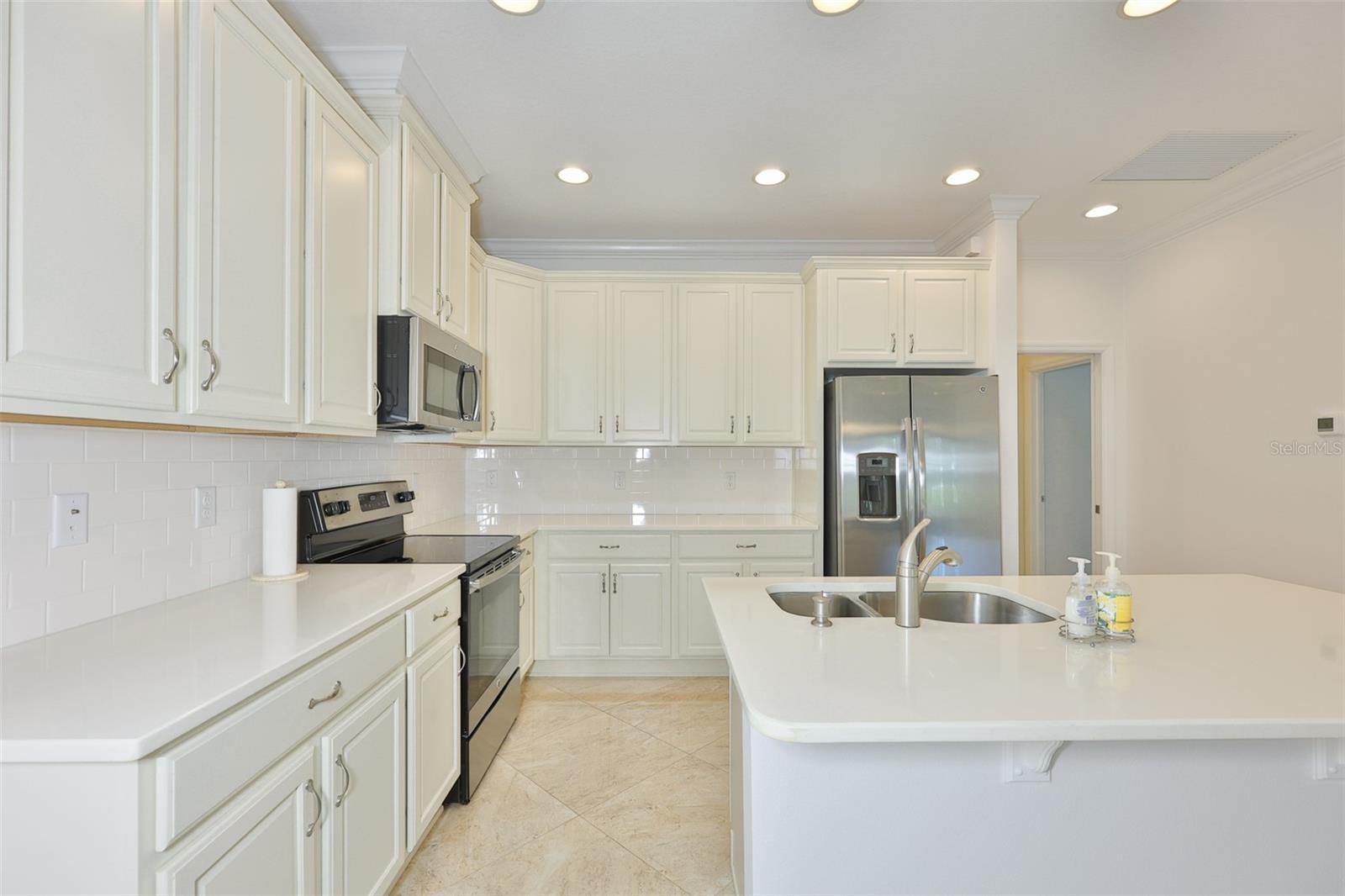SUN CITY CENTER UNIT 274 & 2 - Residential