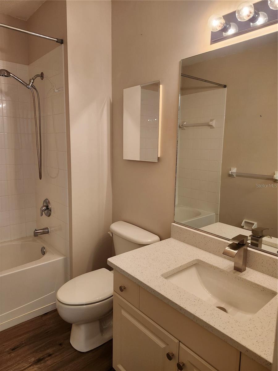 LAKE VIEW II/HERITAGE LAKE PARK - Residential Lease