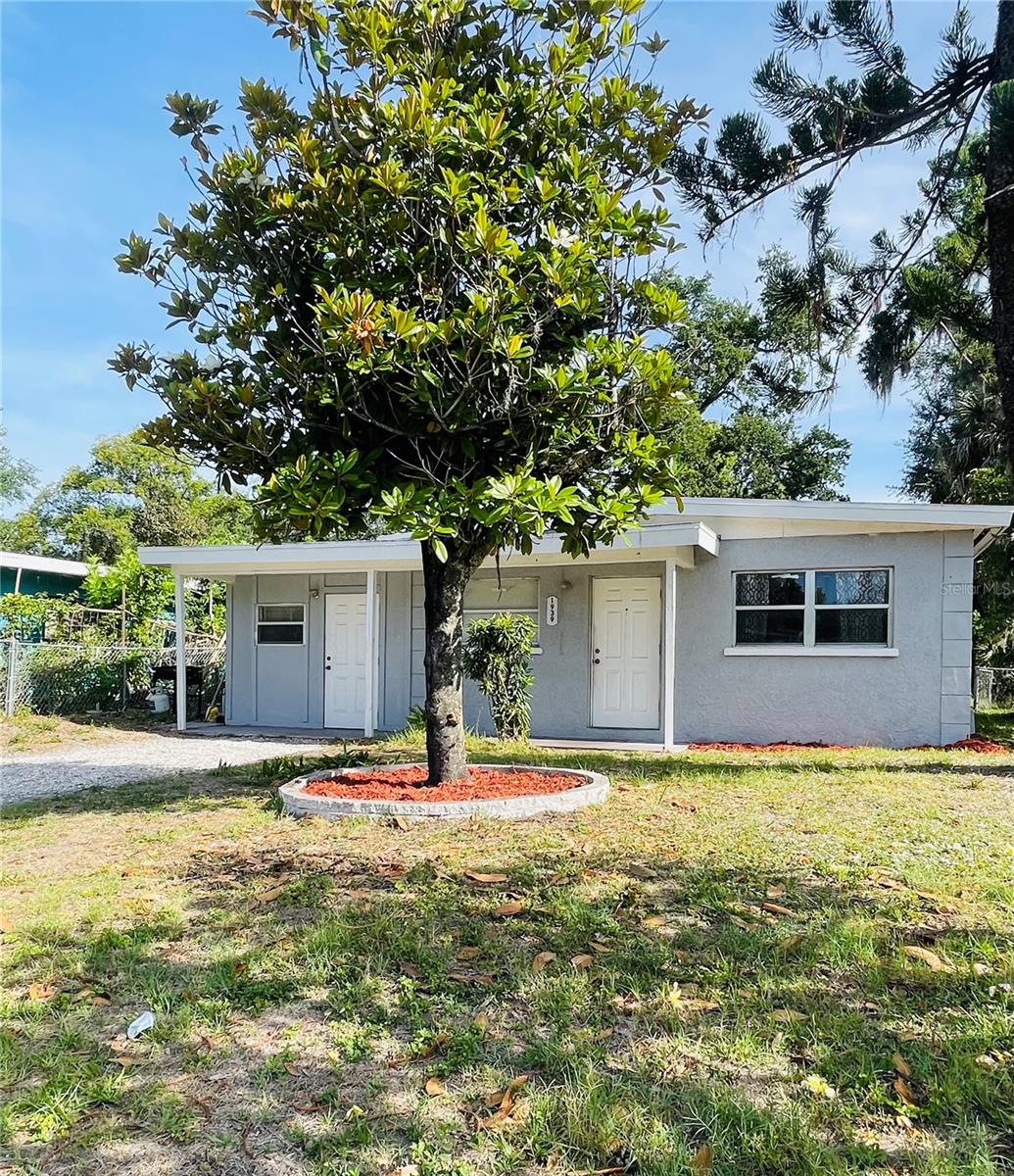 Large corner lot conveniently located close to US 301, I75, and SR 64. There is ample space for your toys or garden in the fenced yard. A short drive to the beautiful beaches Bradenton has to offer. Minutes away from Riverwalk, and Downtown Bradenton.