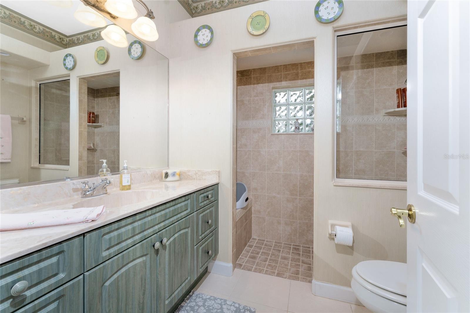 KINGS CROSSING - Residential
