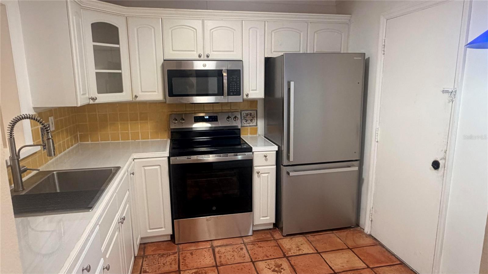 POLYNESIAN GARDENS CONDO - Residential Lease