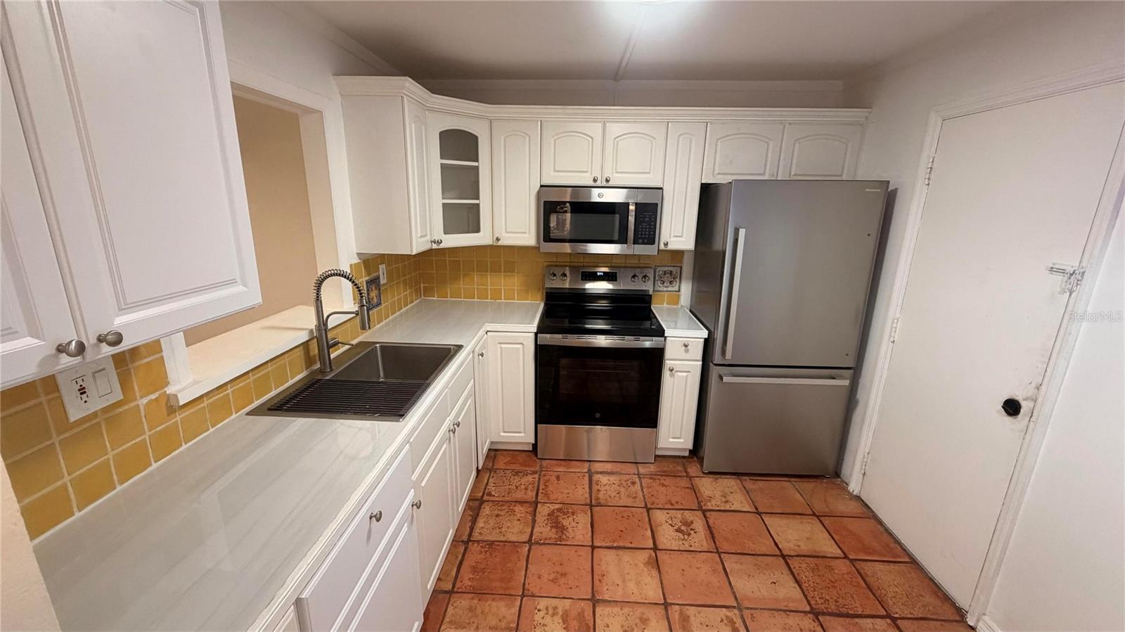 POLYNESIAN GARDENS CONDO - Residential Lease