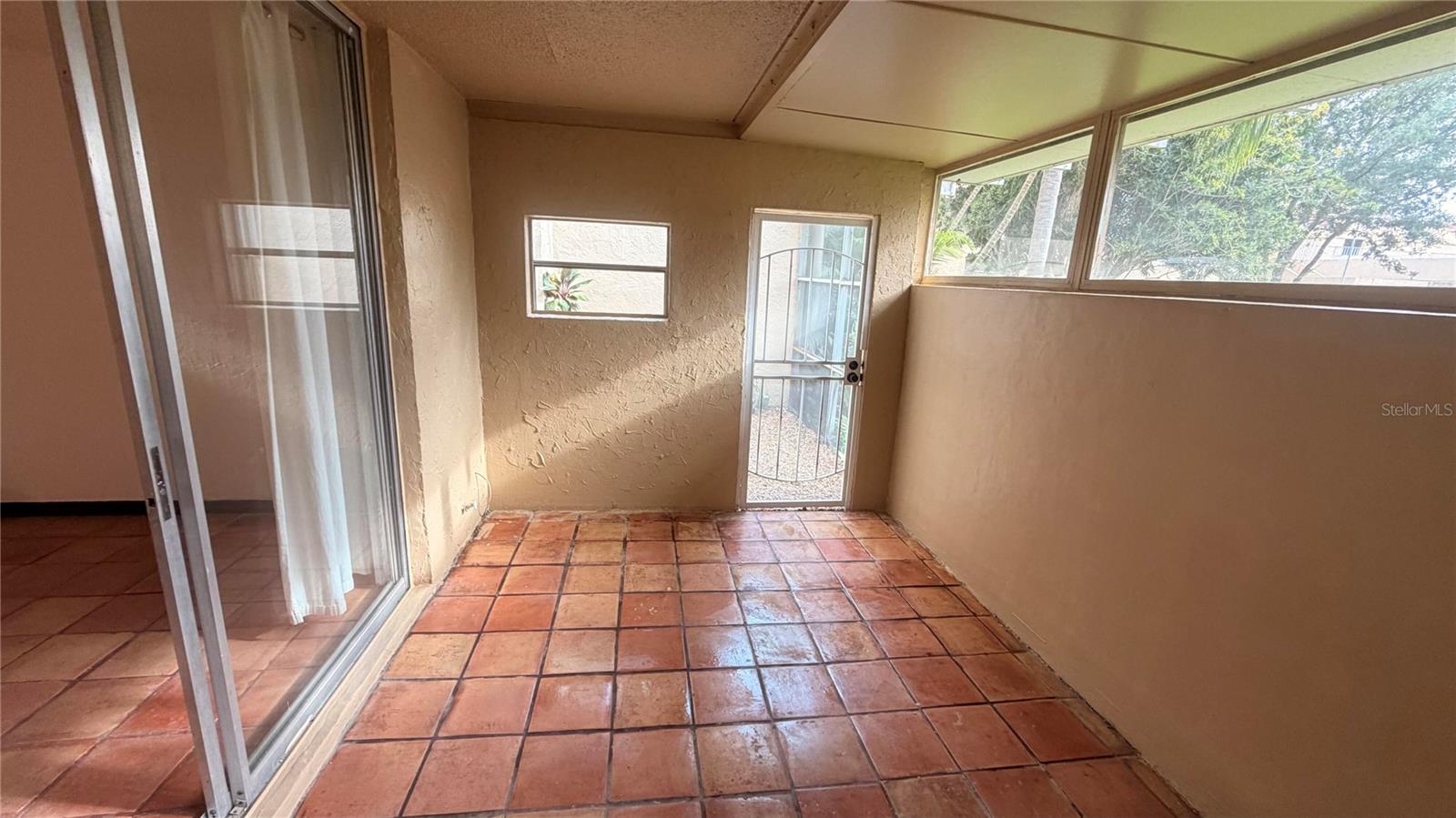 POLYNESIAN GARDENS CONDO - Residential Lease