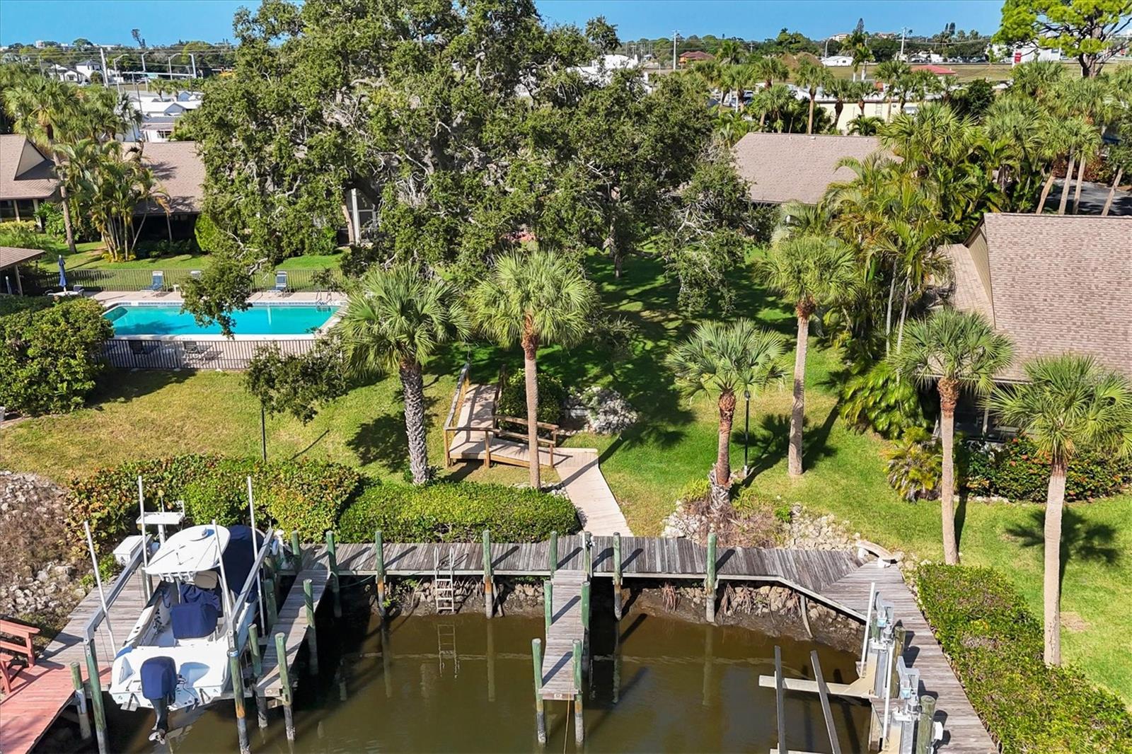 SCHOONER BAY - Residential