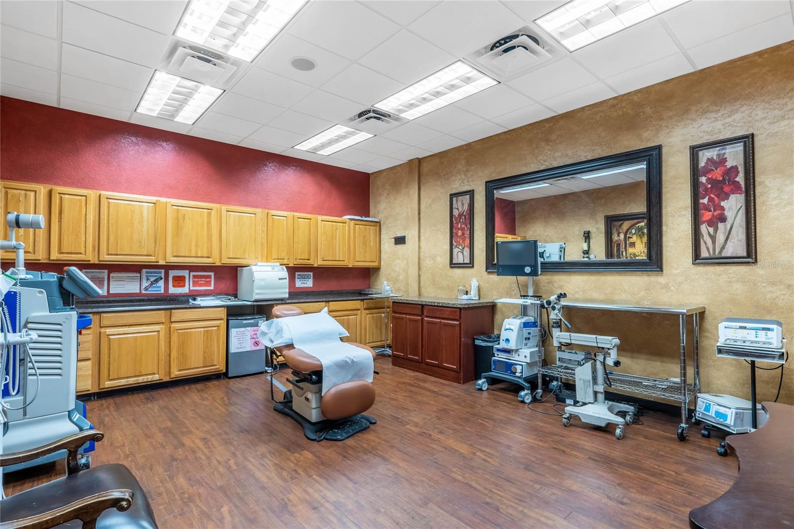 CLERMONT HANCOCK TOWNE CENTRE - Commercial Sale