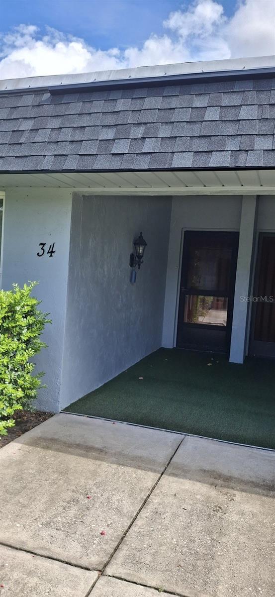 2 Bedrooms 2 Baths Condo Unit of 1206 square feet under air. Many upgrades including updated bathrooms, kitchen, electrical panel, underground pipes lined, hurricane coded windows.  Screened in lanai.  Community Pool, Clubhouse with Billiards, fitness room, library.  Centrally located with easy access to downtown, I-75.