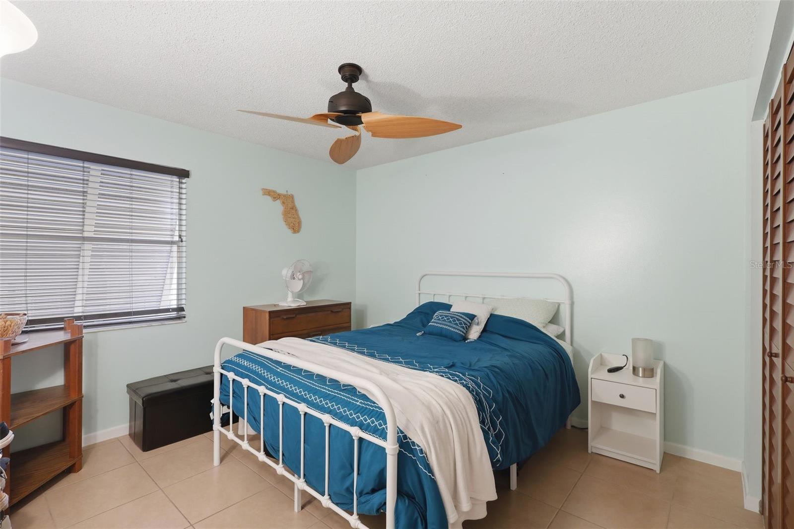 LAKESIDE CONDO APTS - Residential Lease