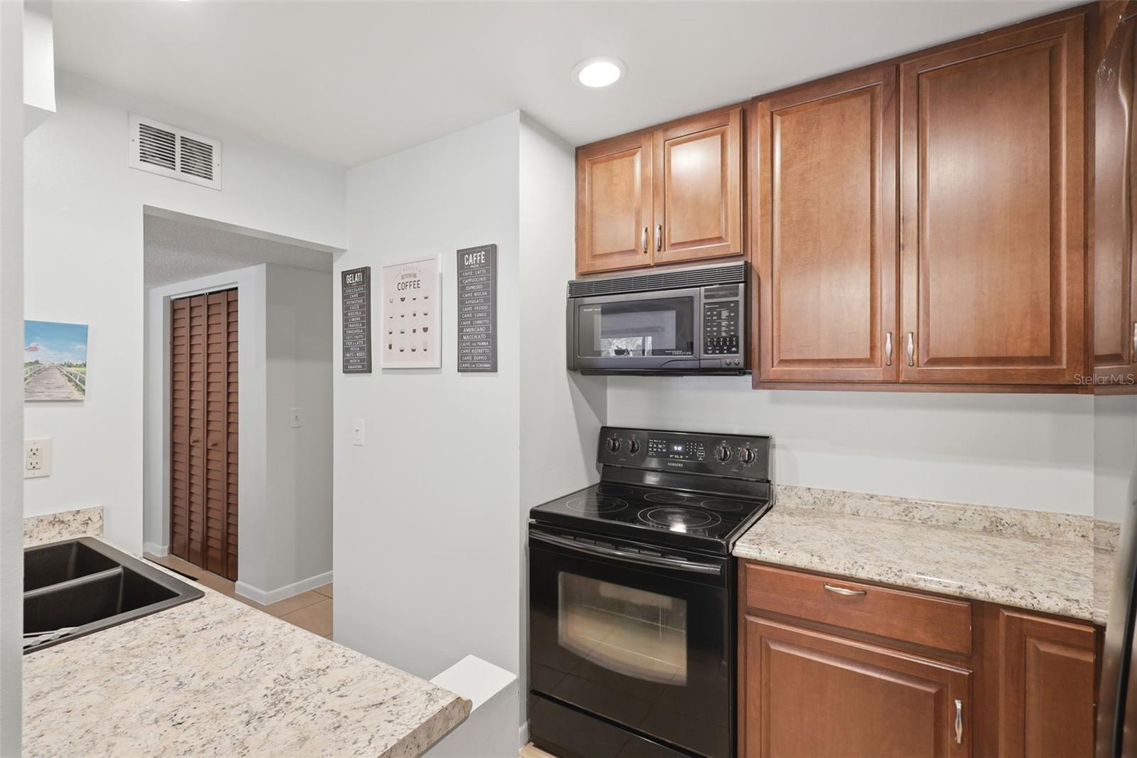 LAKESIDE CONDO APTS - Residential Lease
