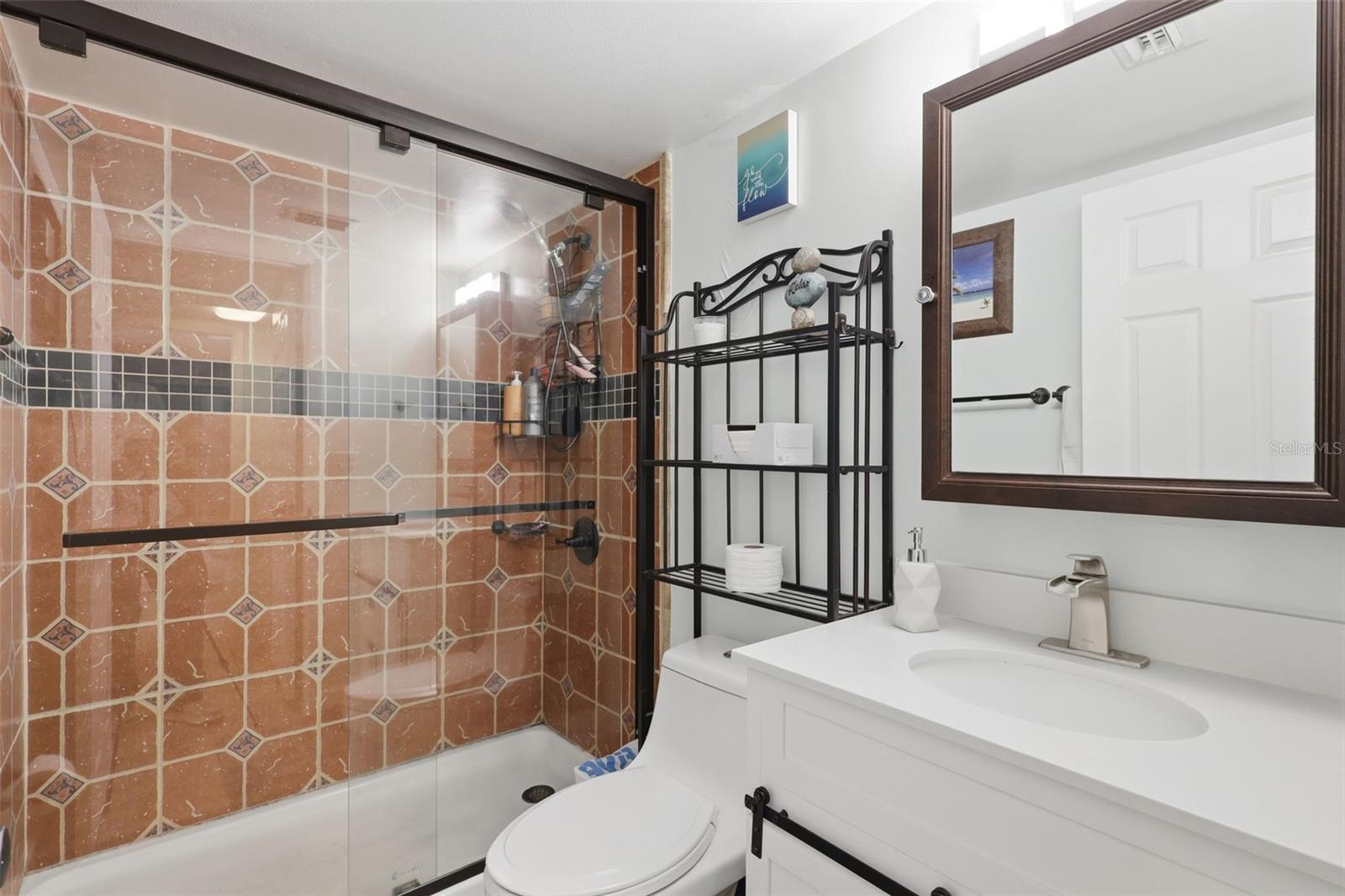 LAKESIDE CONDO APTS - Residential Lease