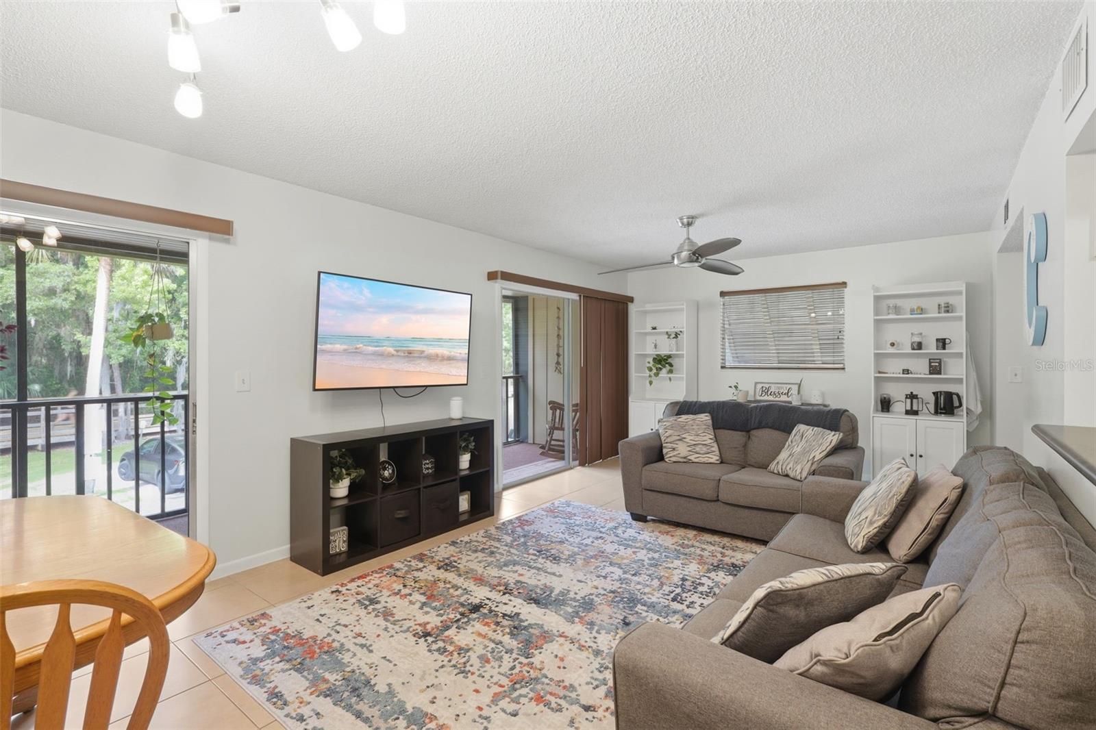 LAKESIDE CONDO APTS - Residential Lease
