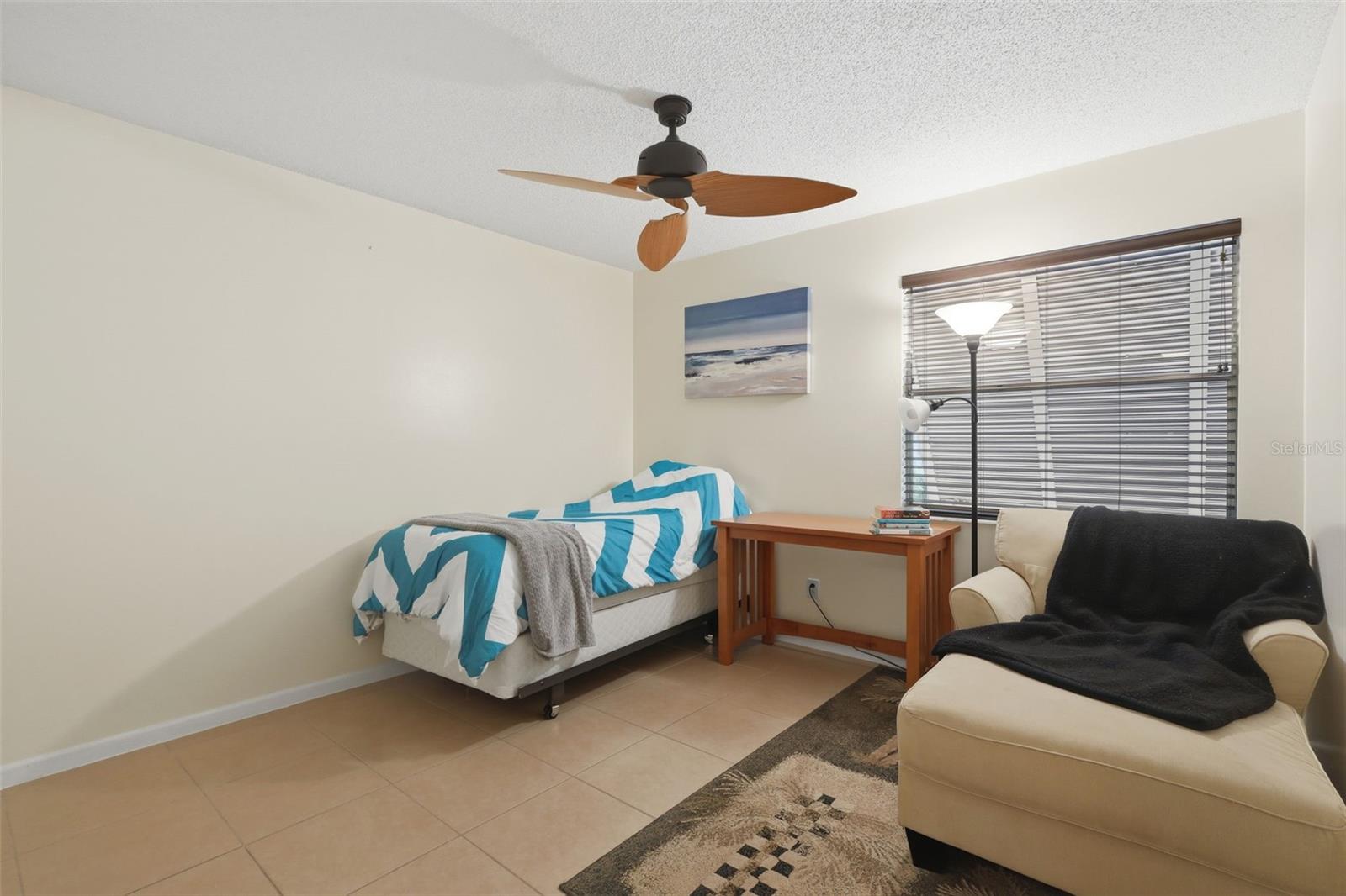 LAKESIDE CONDO APTS - Residential Lease
