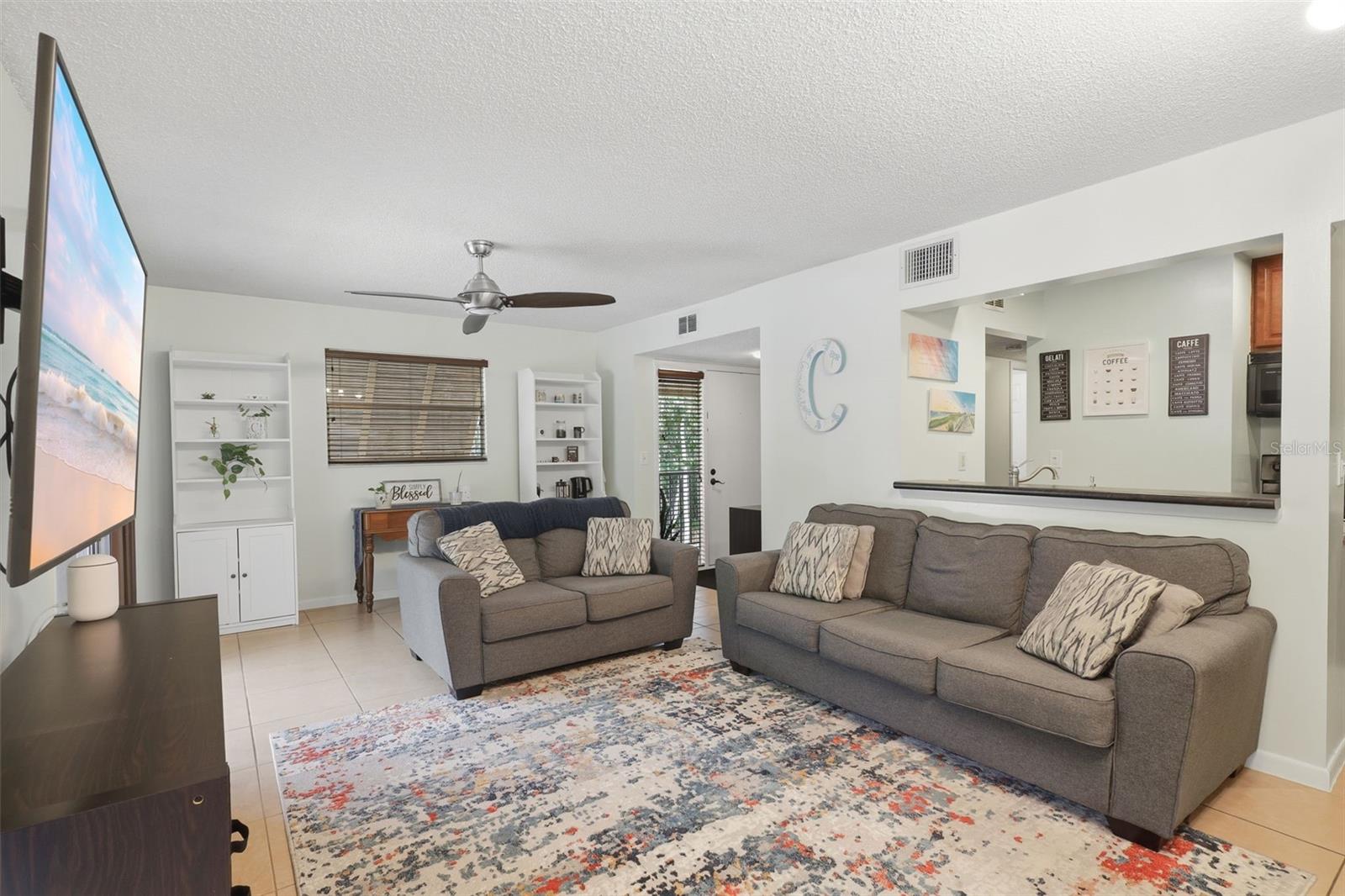 LAKESIDE CONDO APTS - Residential Lease