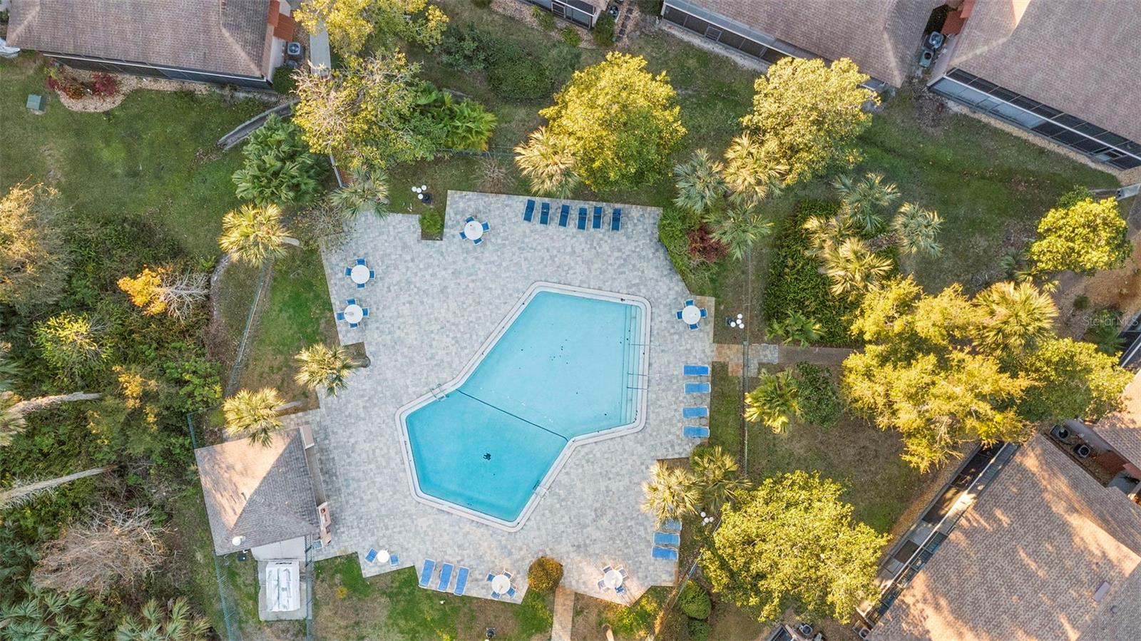 LAKESIDE CONDO APTS - Residential Lease