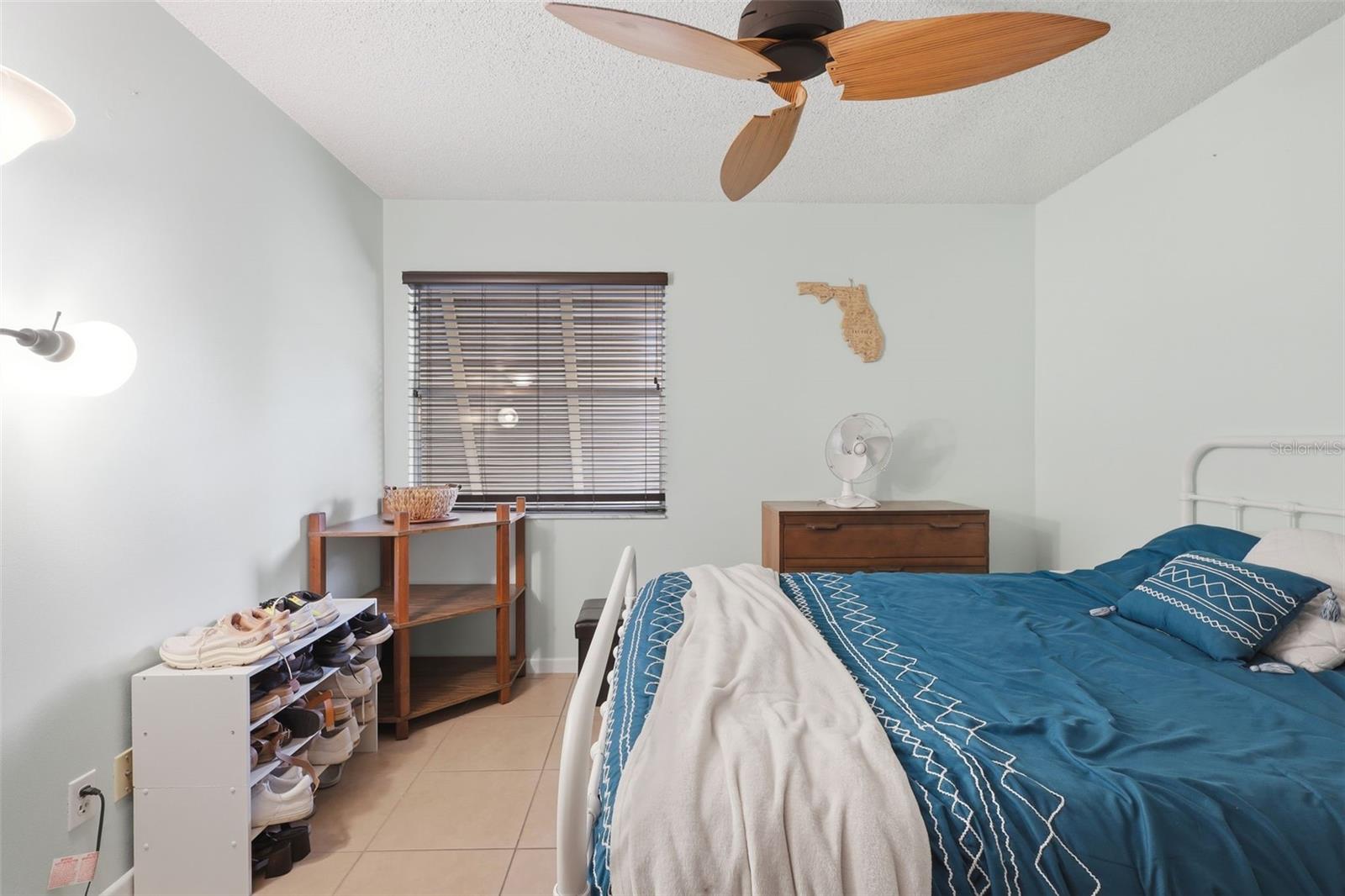 LAKESIDE CONDO APTS - Residential Lease
