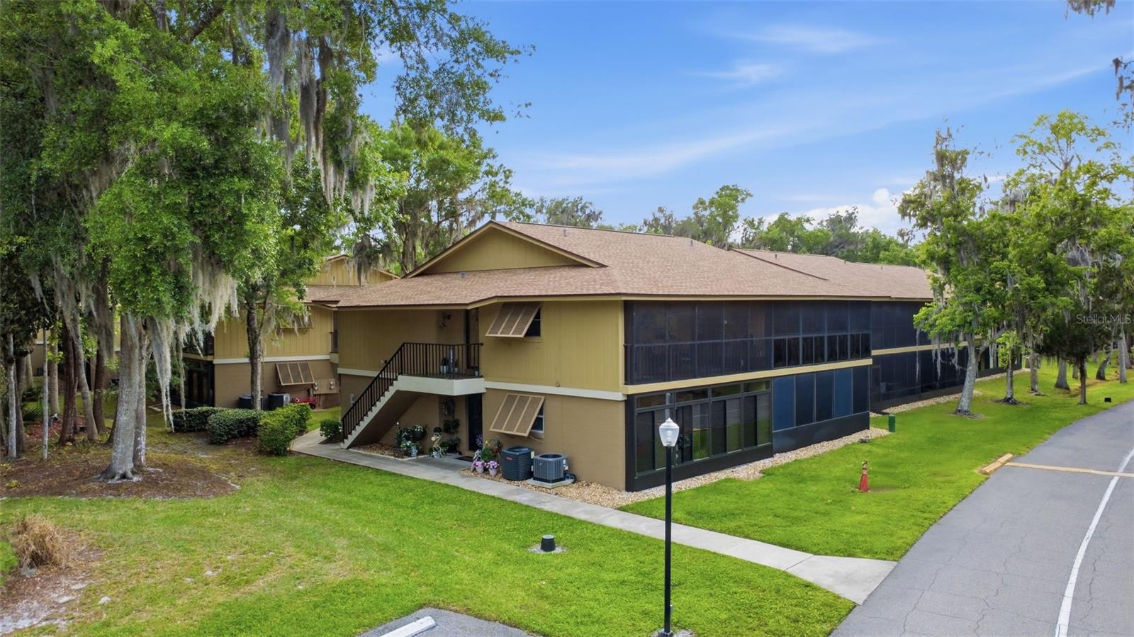 LAKESIDE CONDO APTS - Residential Lease