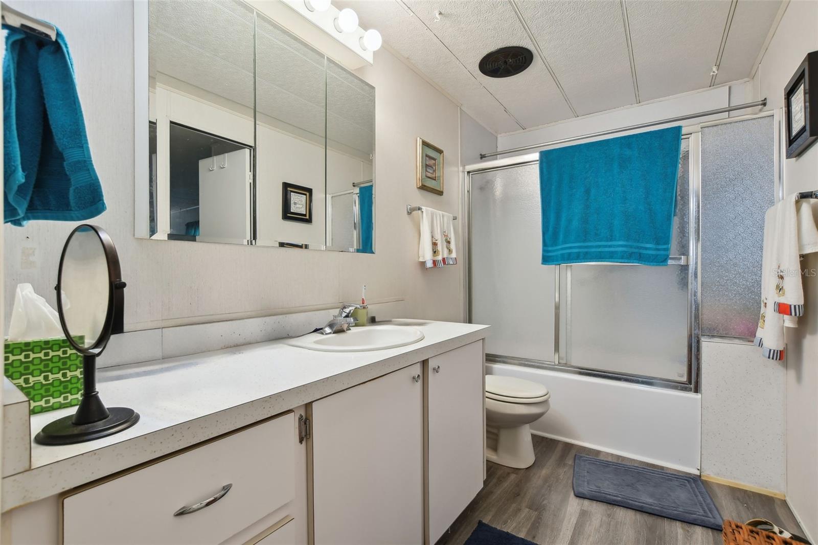 POINTE WEST RESIDENT OWNED COMMUNITY INC - Residential Lease