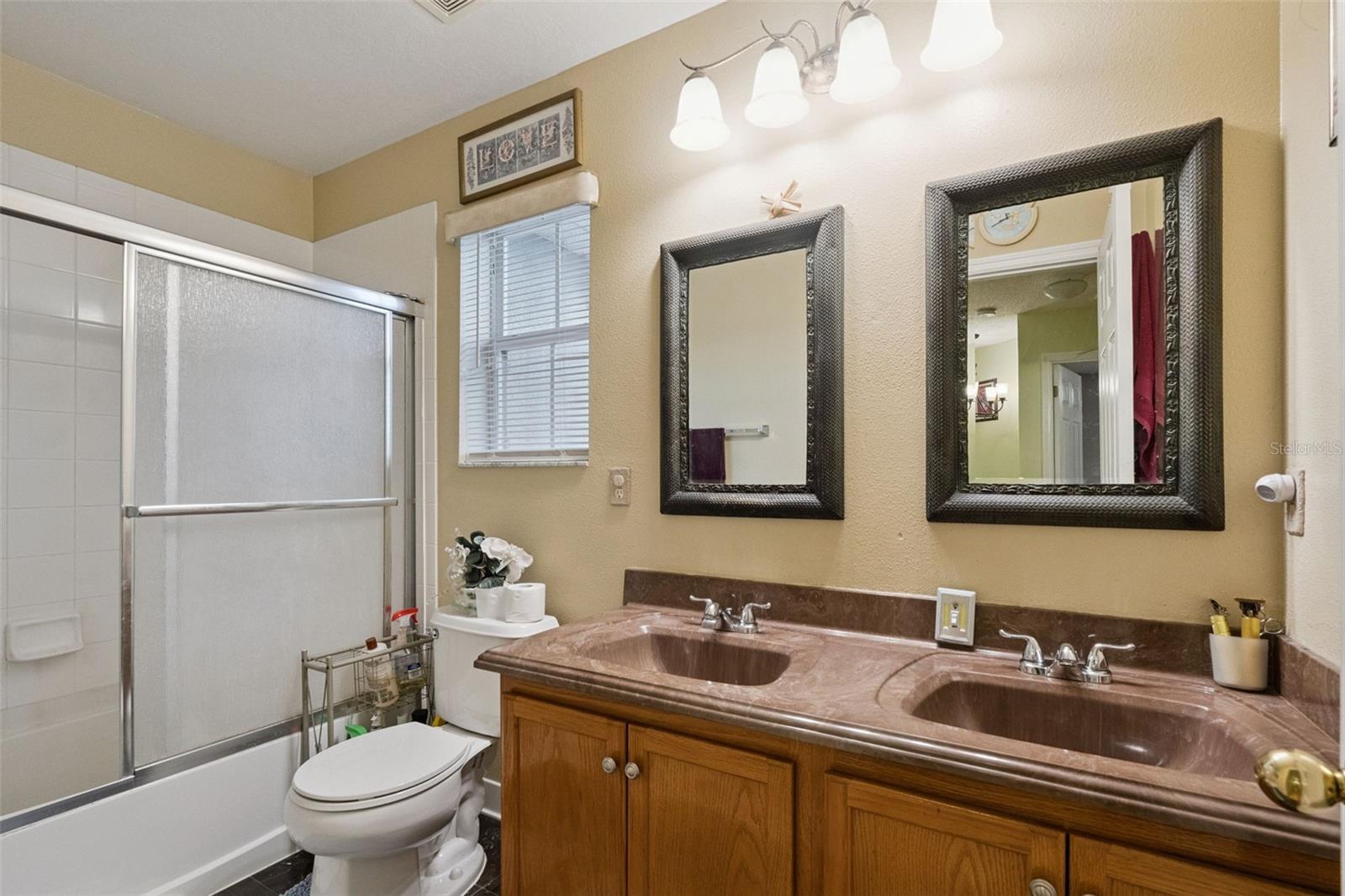 OAK LANDING UNIT 1 - Residential