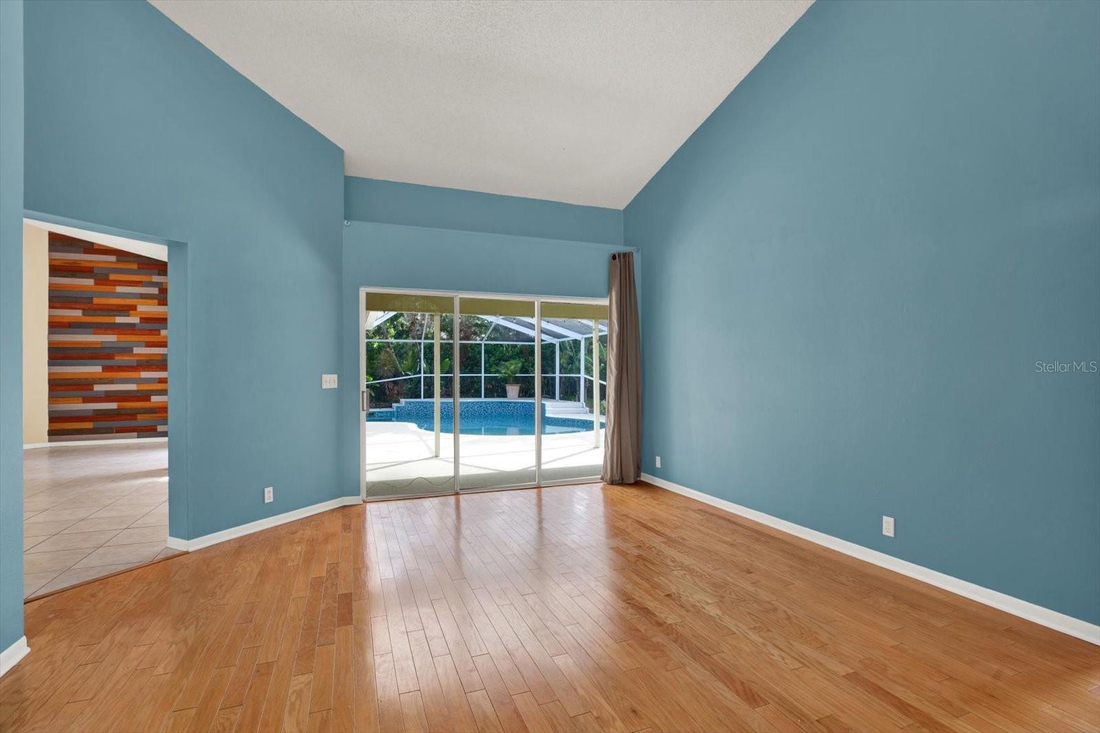 PIPERS MEADOW - Residential