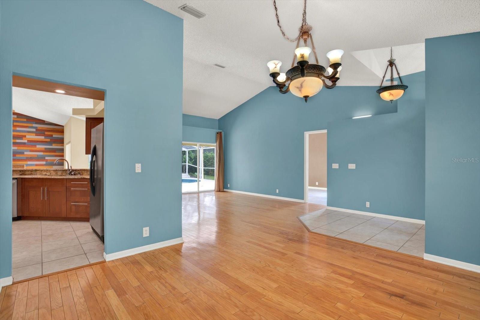 PIPERS MEADOW - Residential